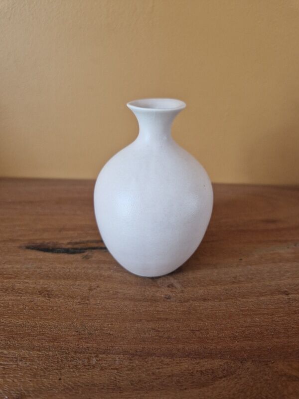Virebent - Small round vase in pink porcelain