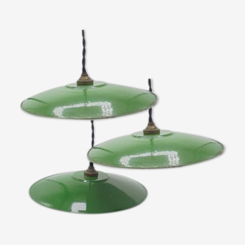 Trio of green suspensions in enamelled sheet metal