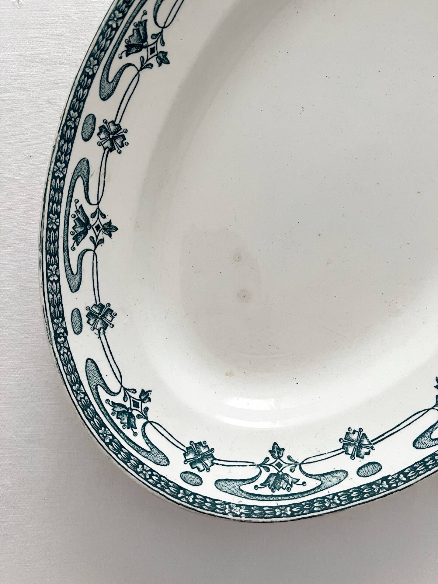 Oval iron earth plate "Mogador" Saint Amand