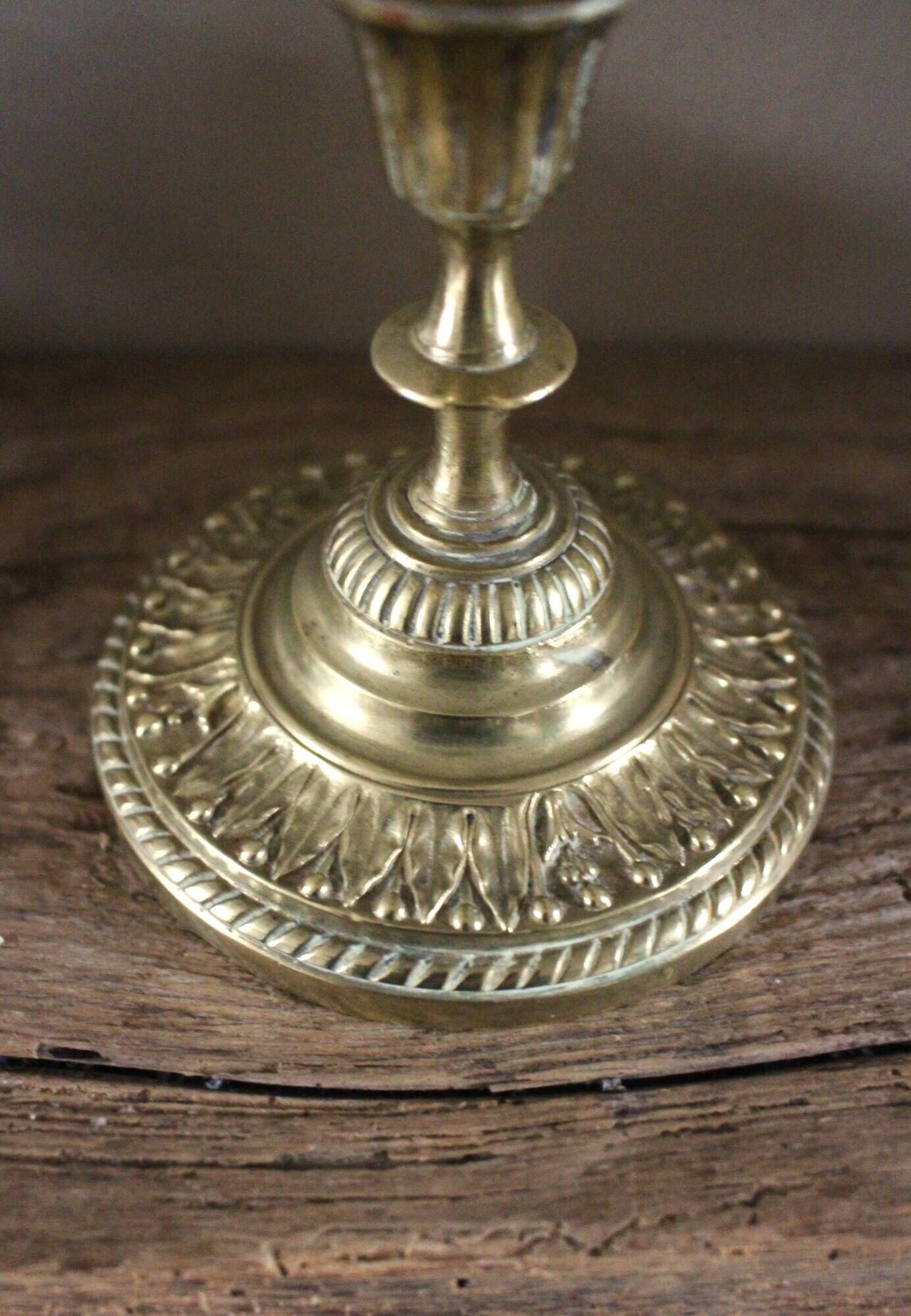 Candle holder brass corolla decor candle