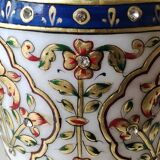 Hindu marble vase with floral decoration and gold leaf, in a box. Height 20 cm.