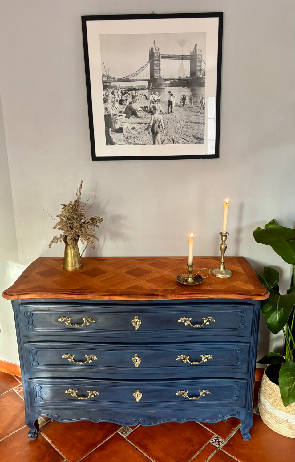Commode vintage restaurée – peinture Annie Sloan Oxford Navy & cire cl