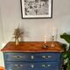 Commode vintage restaurée – peinture Annie Sloan Oxford Navy & cire cl