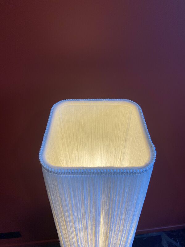 Lampe en stuc marbre beige, abat-jour franges Houles écru