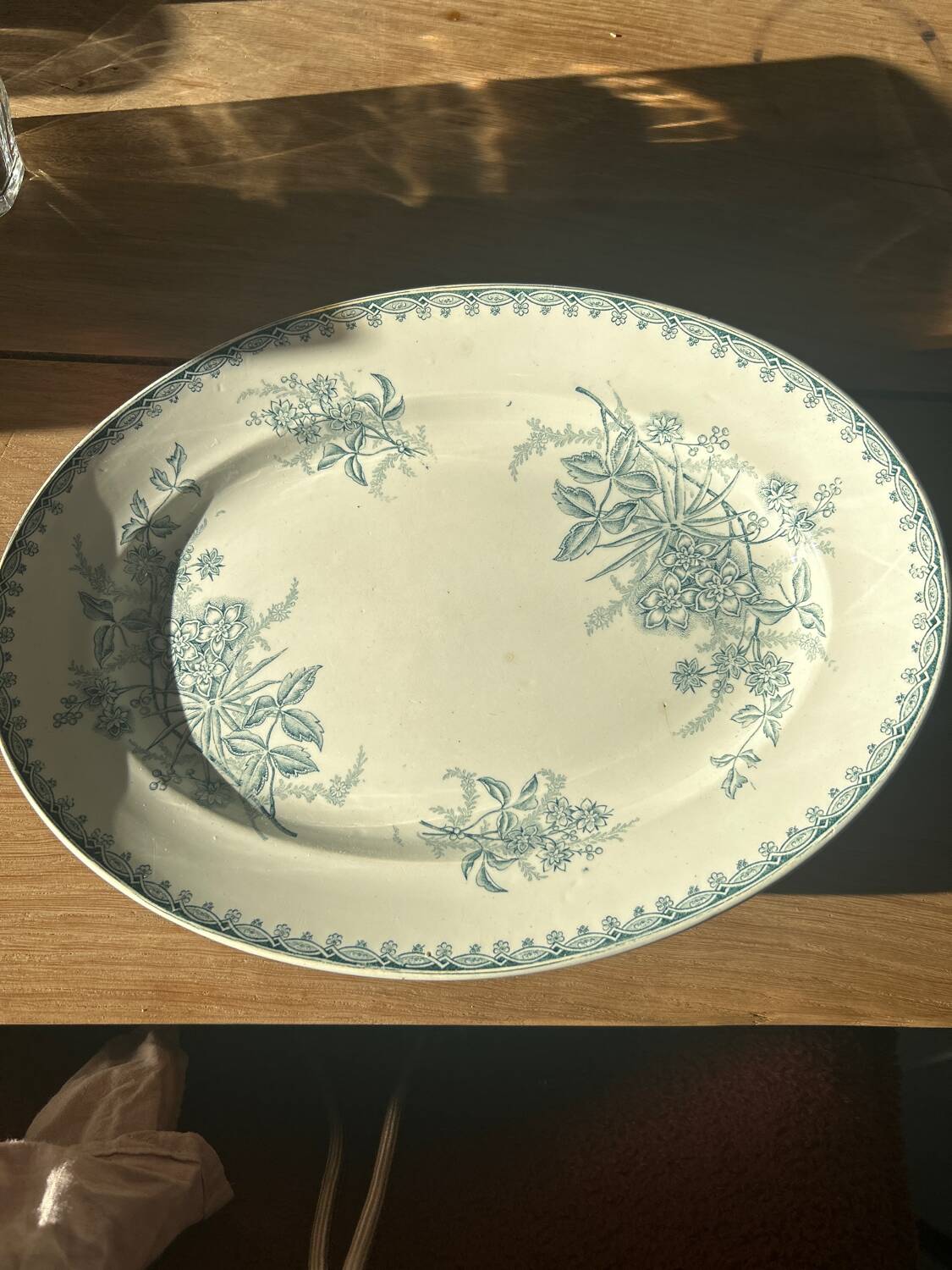 Oval iron earth plate The Amandinoise model Margot