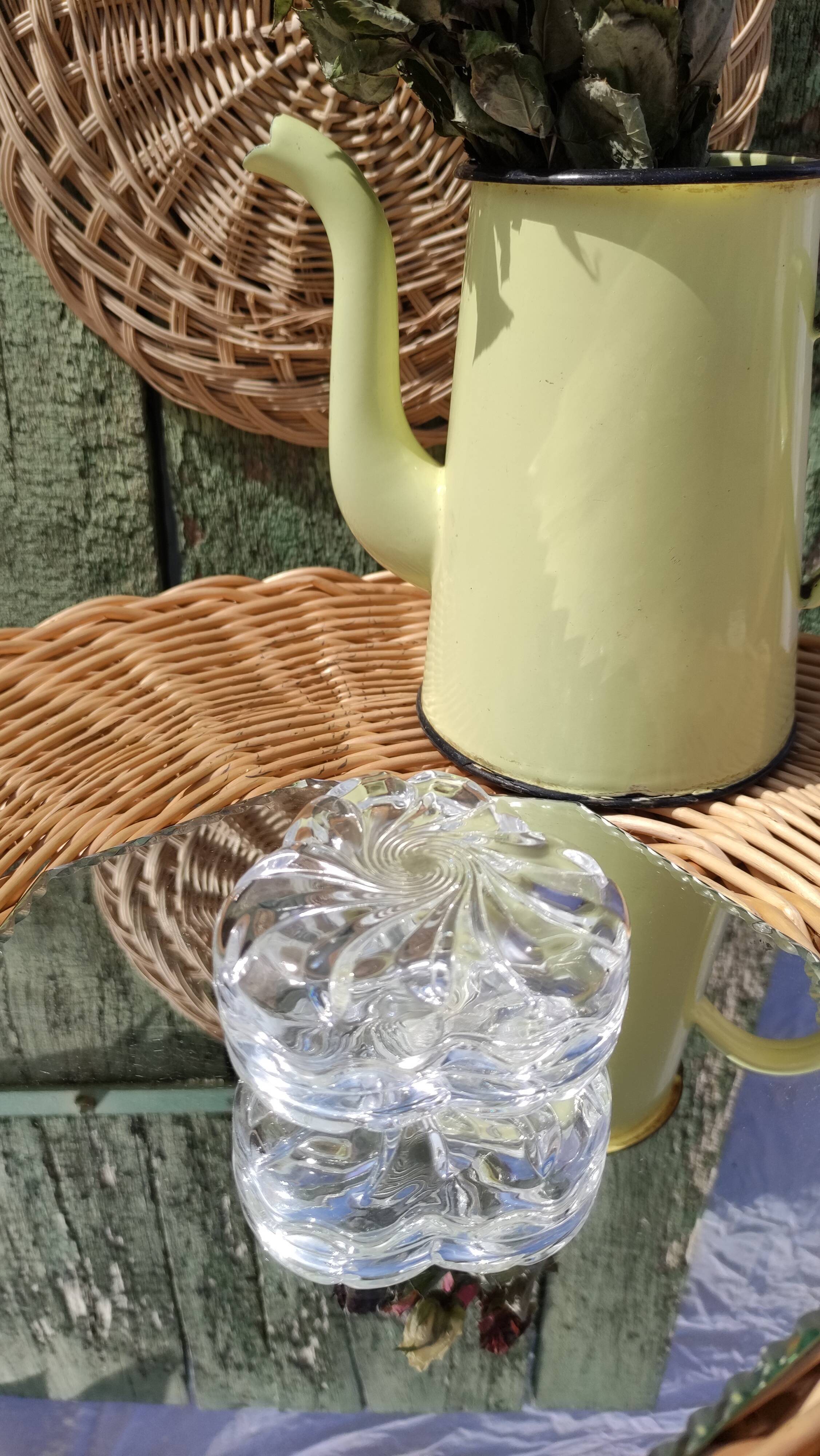 Thick and chiseled glass box