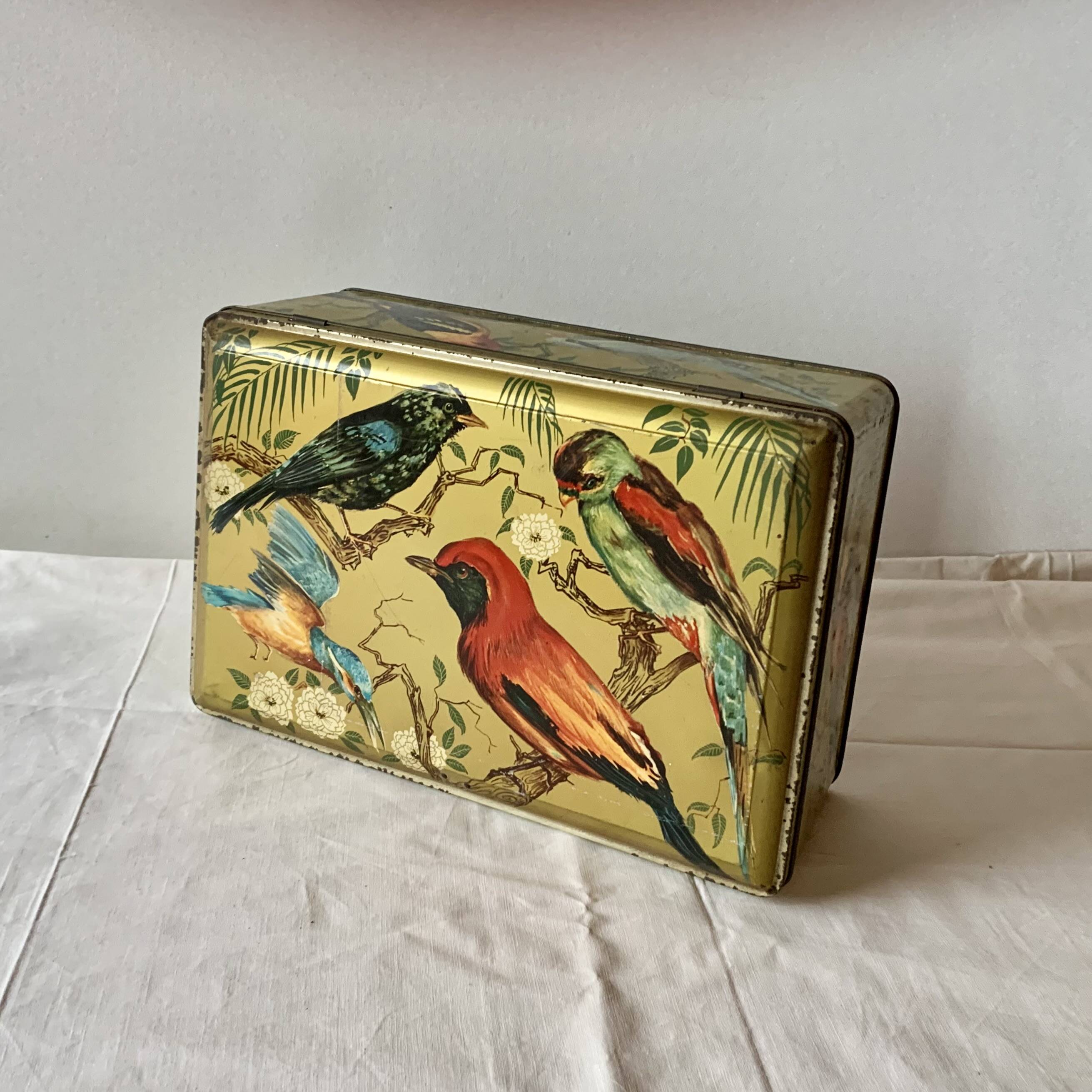 Large metal box - lithograph signed M. Beaudet - bird decoration