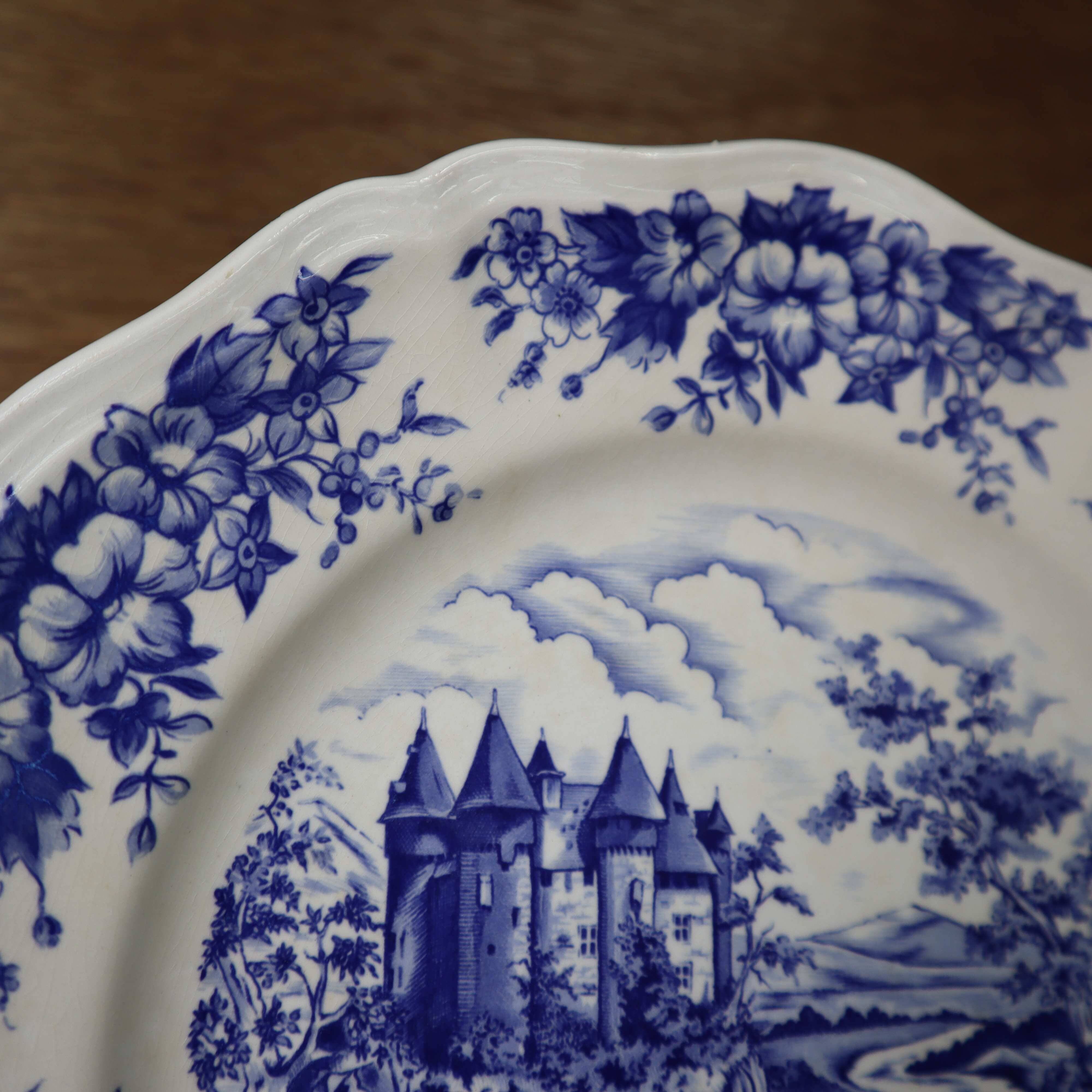 8 vintage Sarreguemines flat plates, Castle model