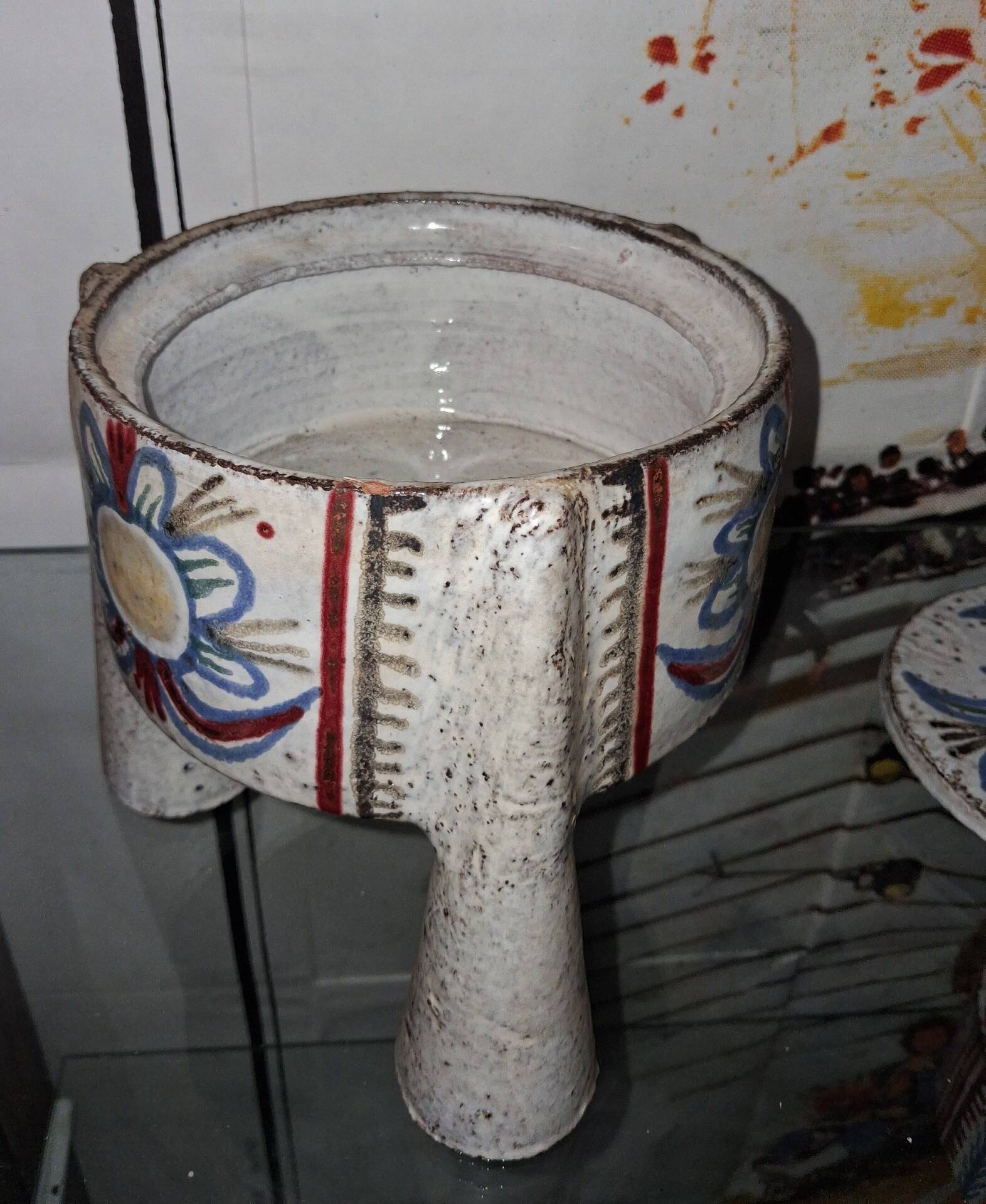 Covered tripod box in ceramic – Atelier Le Mûrier in Vallauris