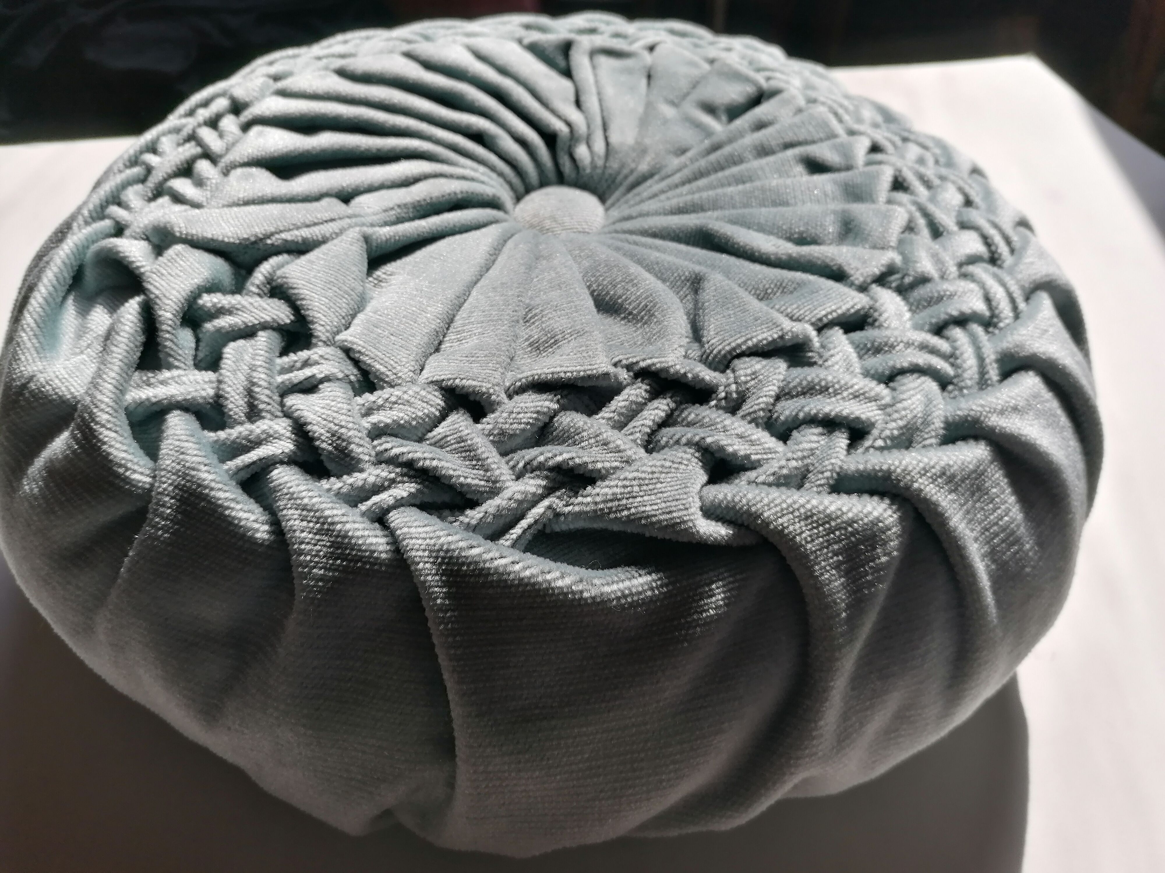 Folded round cushion