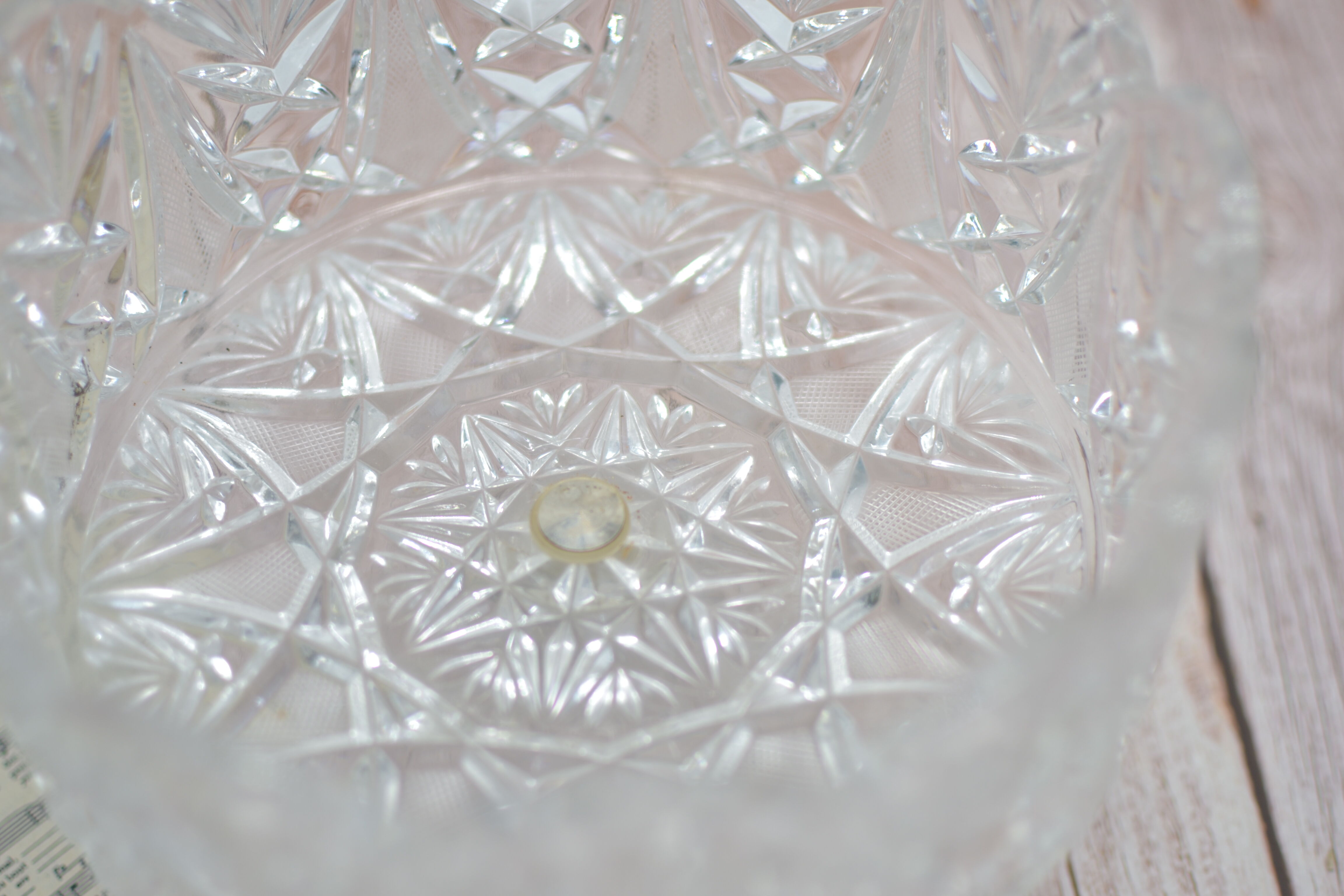 Crystal fruit cup with rounded edges