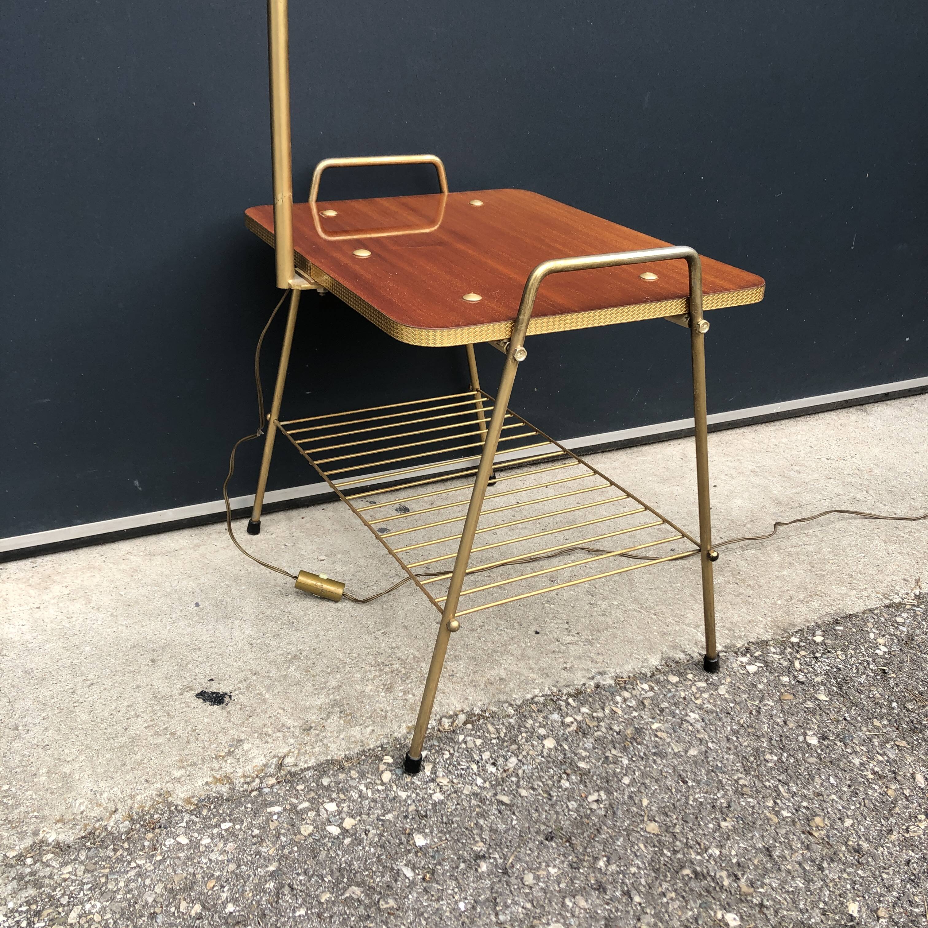 Magazine holder floor lamp