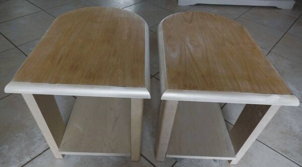 2 tables de nuits où bouts de canapé moderne sur roulettes