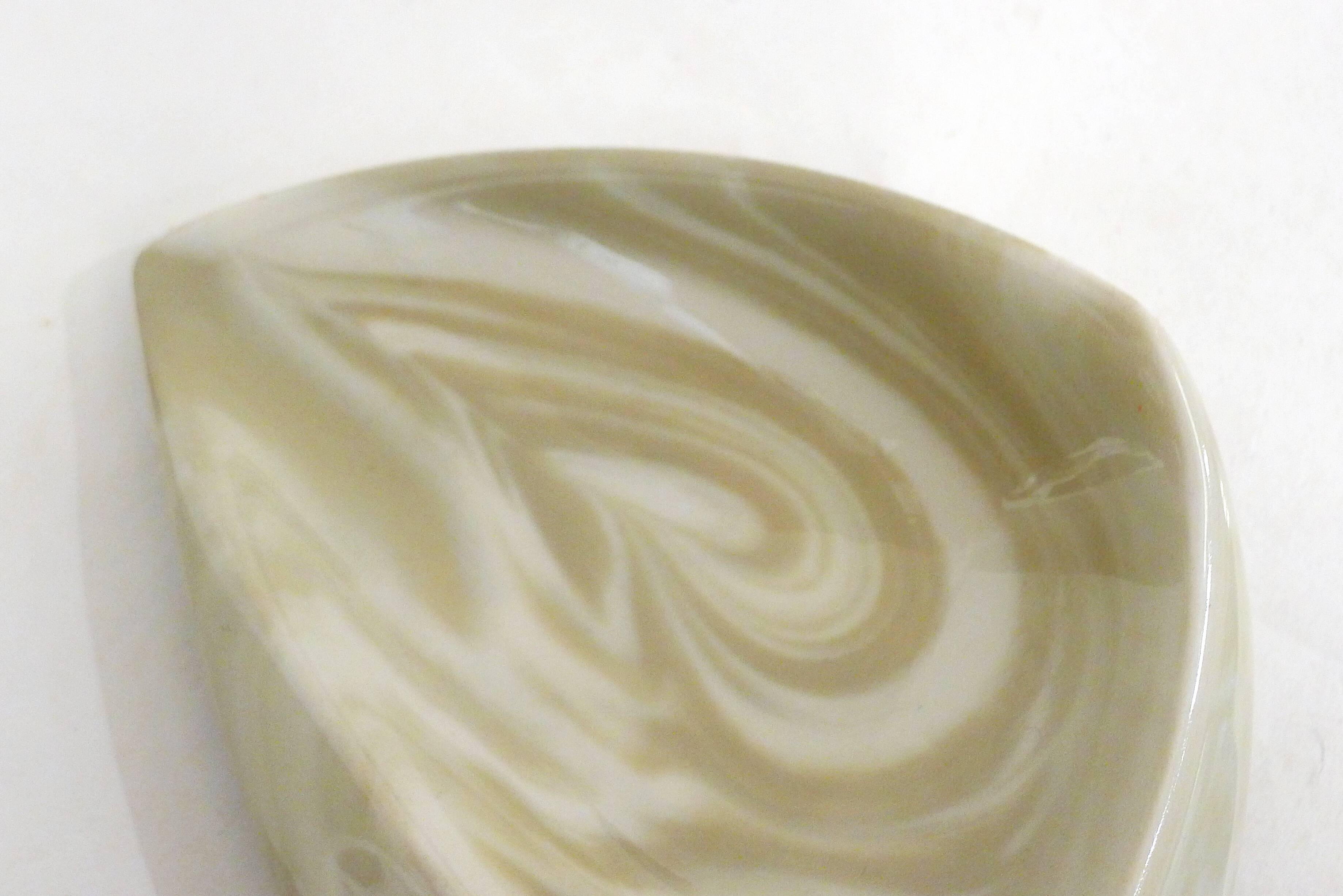 Marbled ceramic soap dish