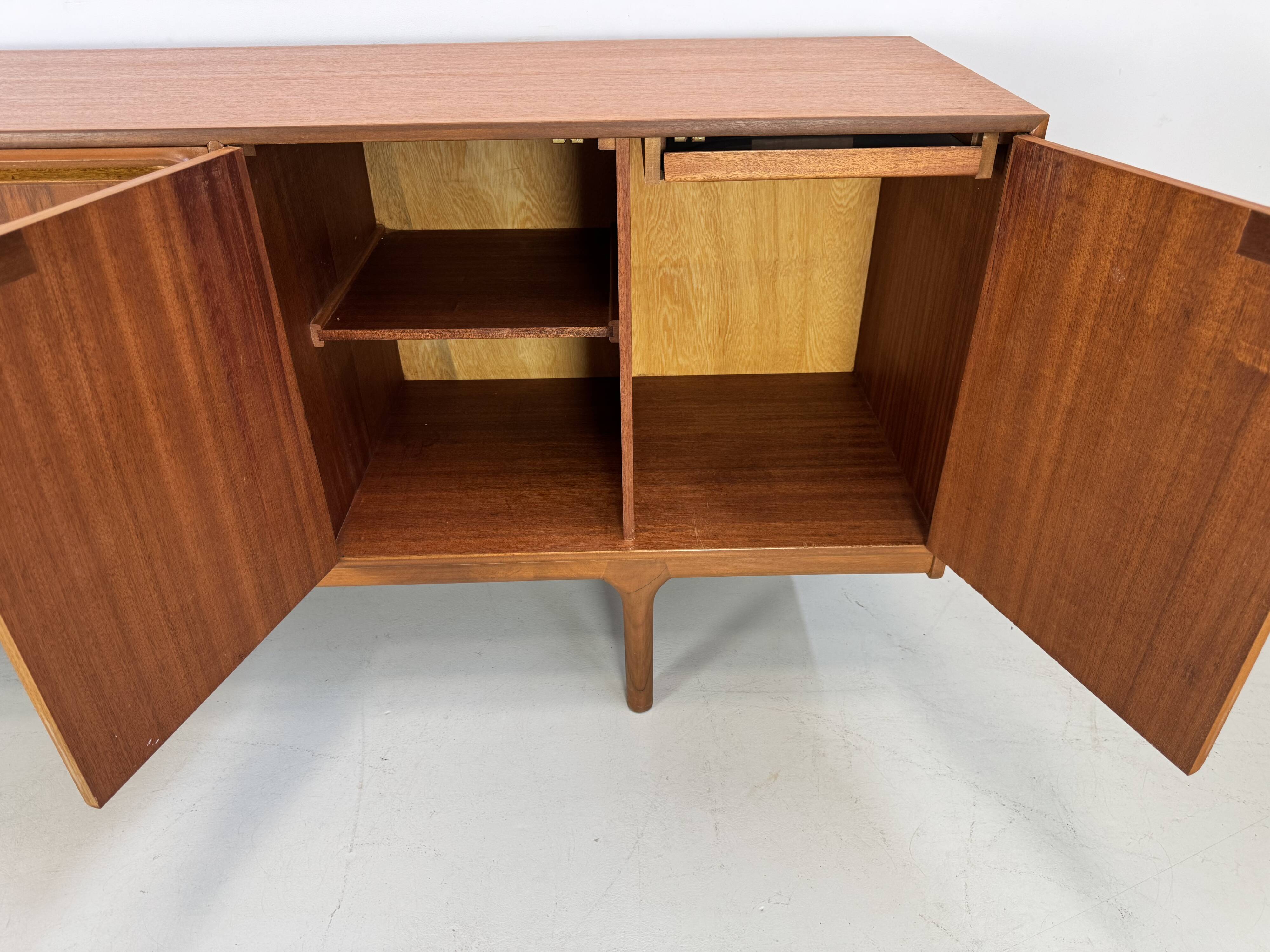 Buffet vintage par McIntosh