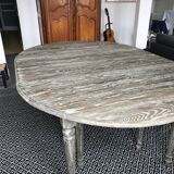 Solid oak table with 4 extension cords