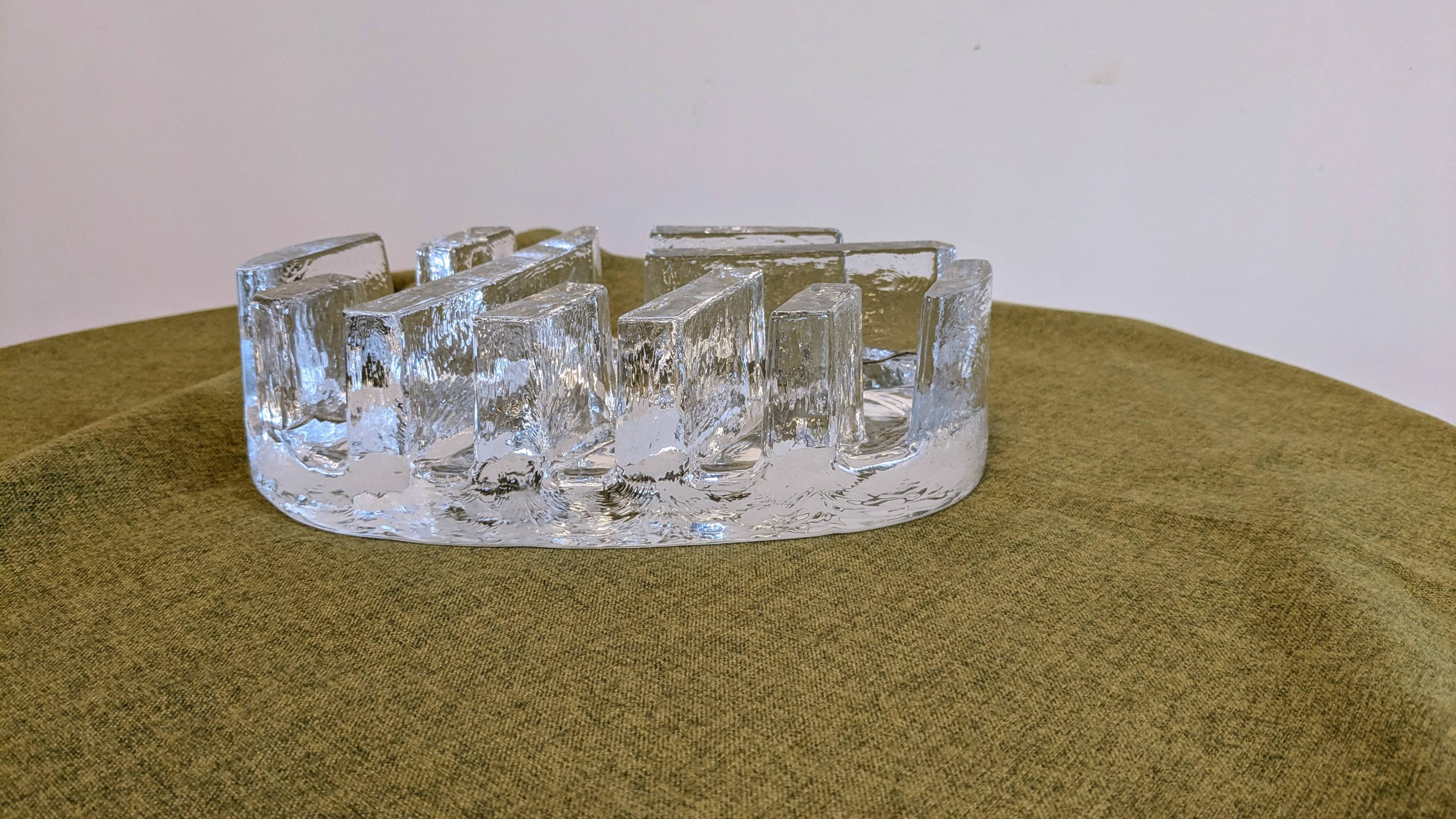 Bougeoir en verre taillé brutaliste