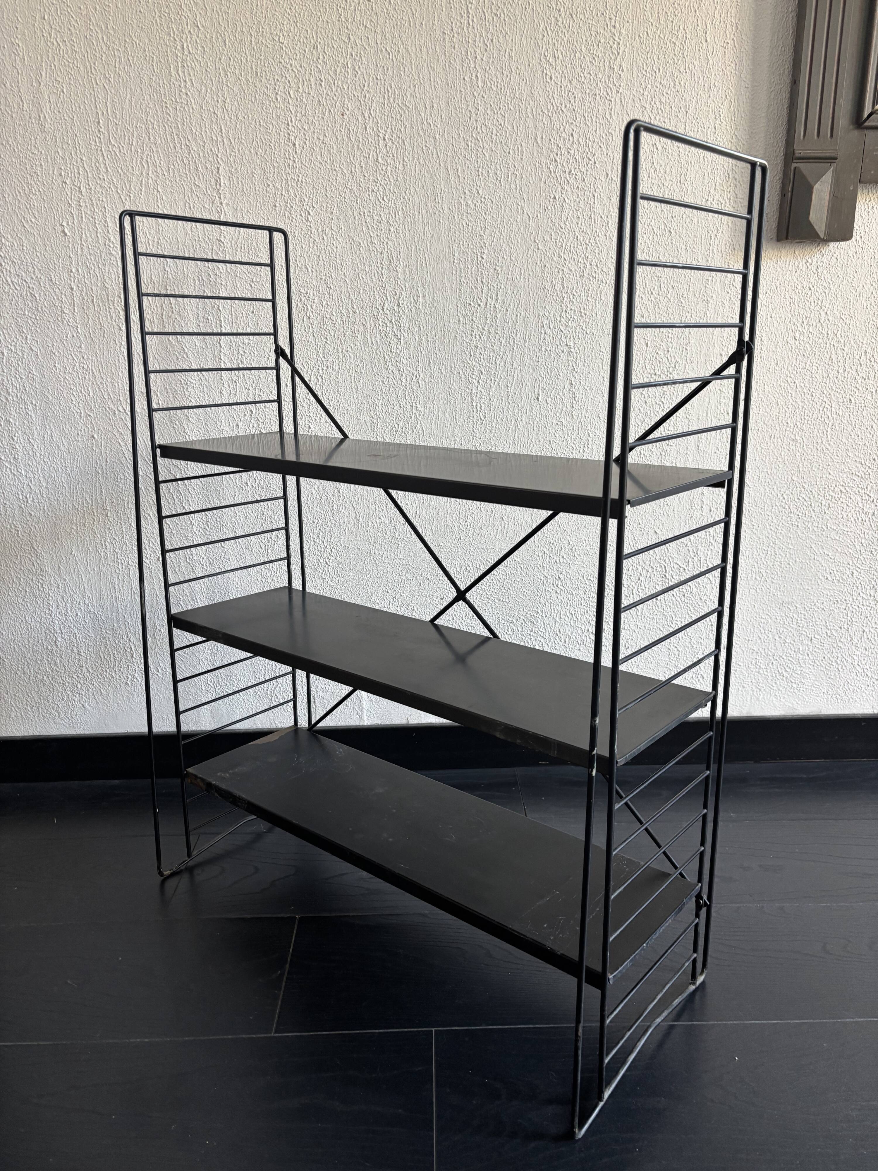 Etagère vintage 1950 tomado sur pieds design A.Dekker noire - 84 x 25 cm