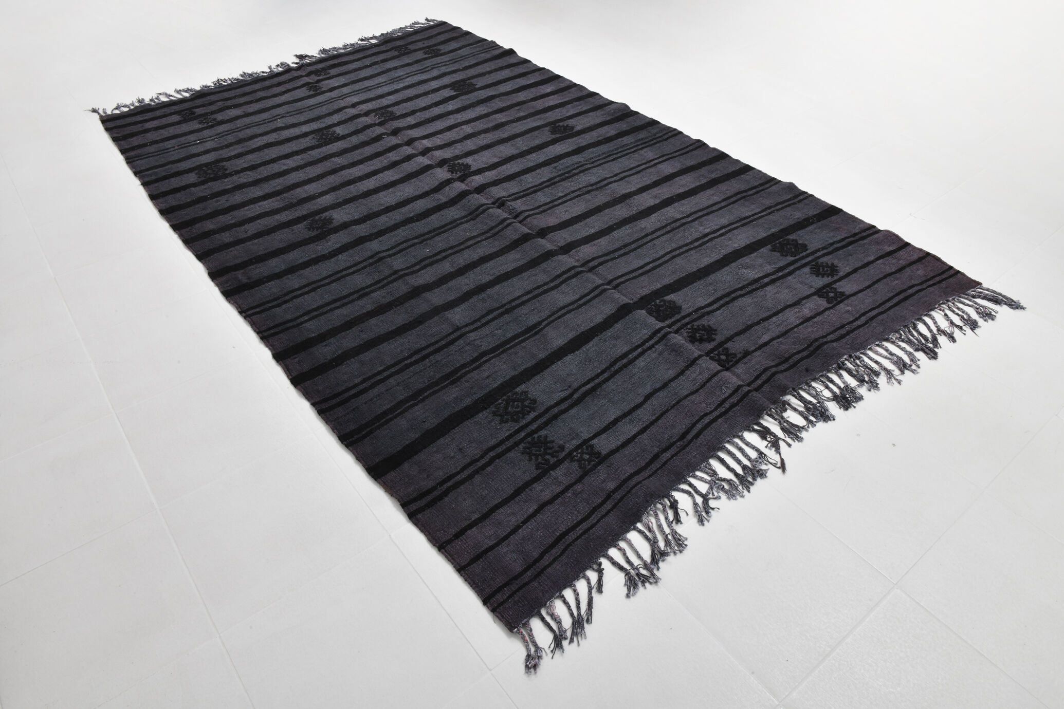 Gray & black oversize hemp rug 316x204cm