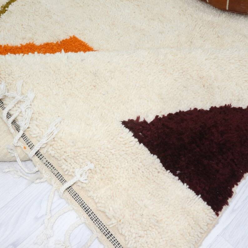 Handmade wool rug, size 200 x 300 cm
