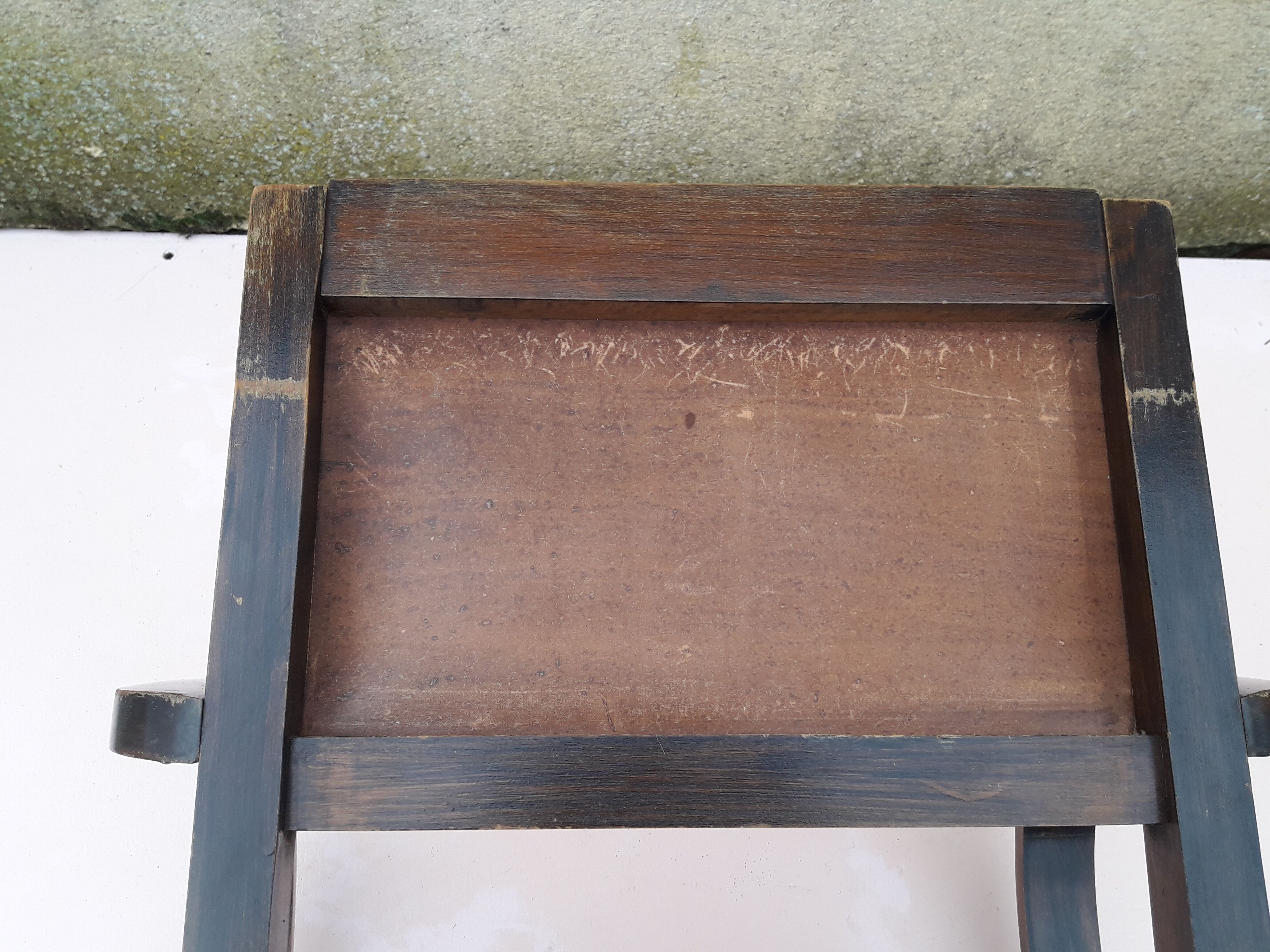 Bridge chair in red ribbed fabric