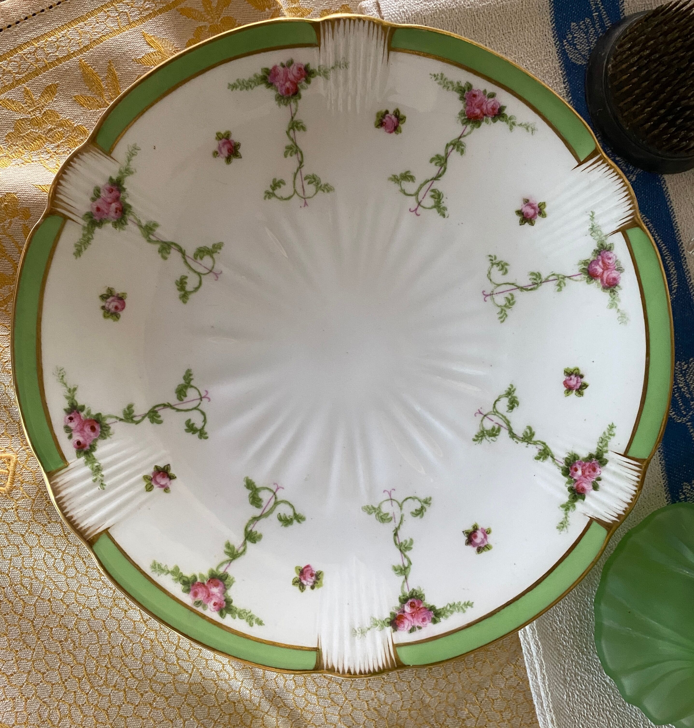 English porcelain cake dish
