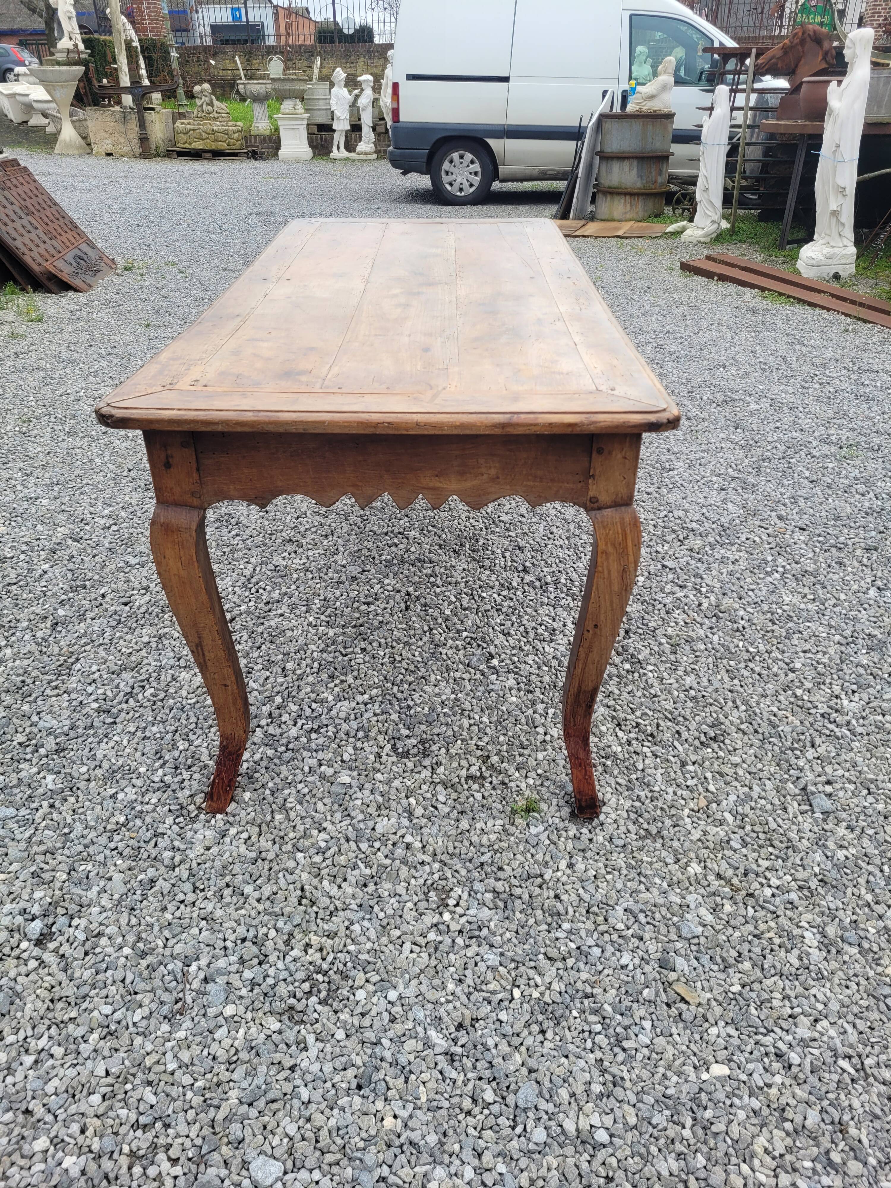 Table de ferme XVIIIème style Louis XV en merisier