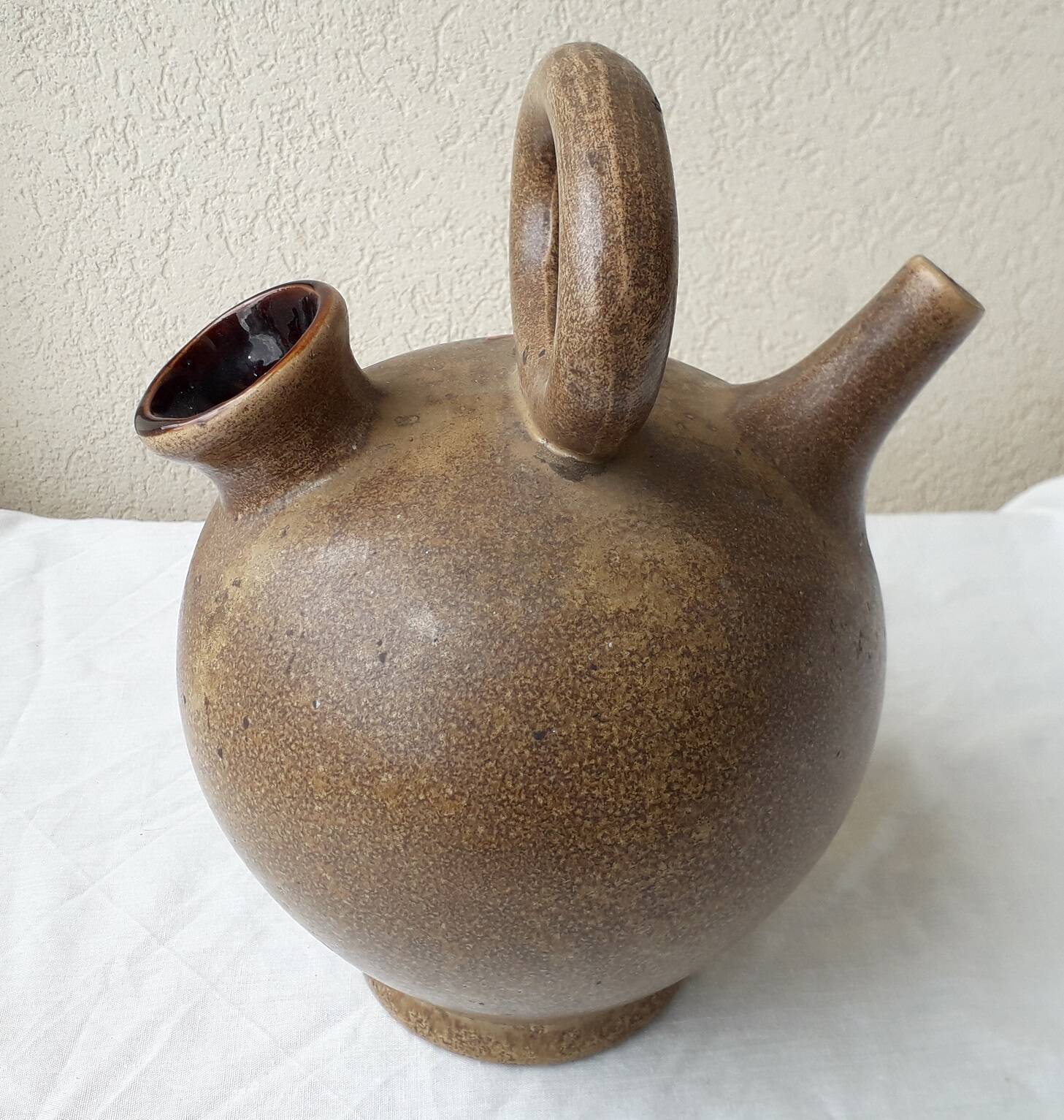 Ceramic jug Rasteau