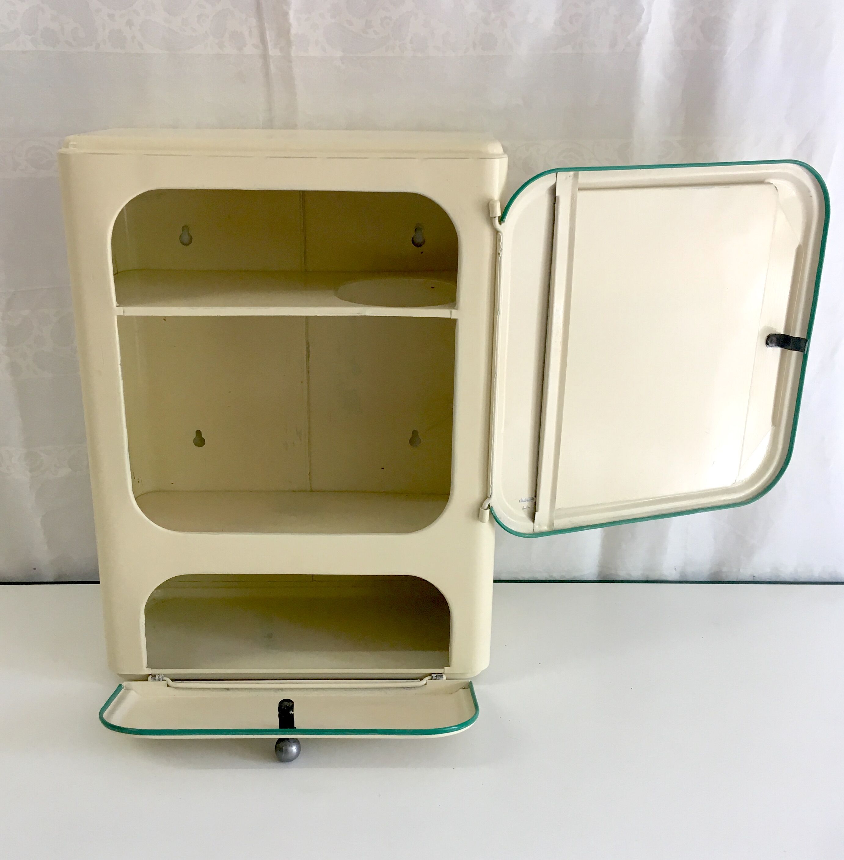 Metal toilet Cabinet – years 60