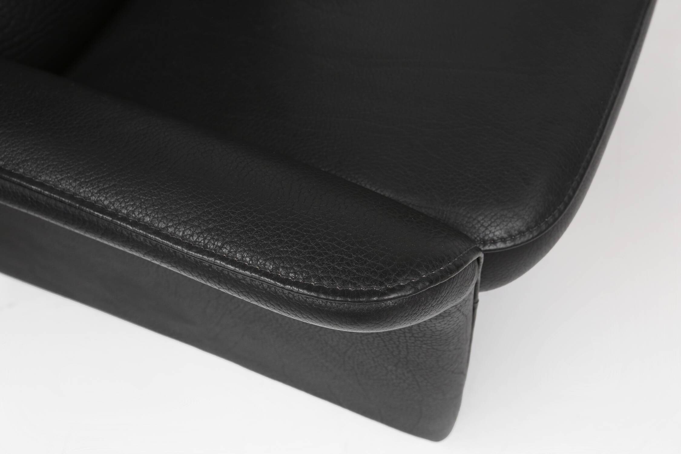 Exceptional De Sede DS50 lounge chair in black leather, Switzerland ca. 1980