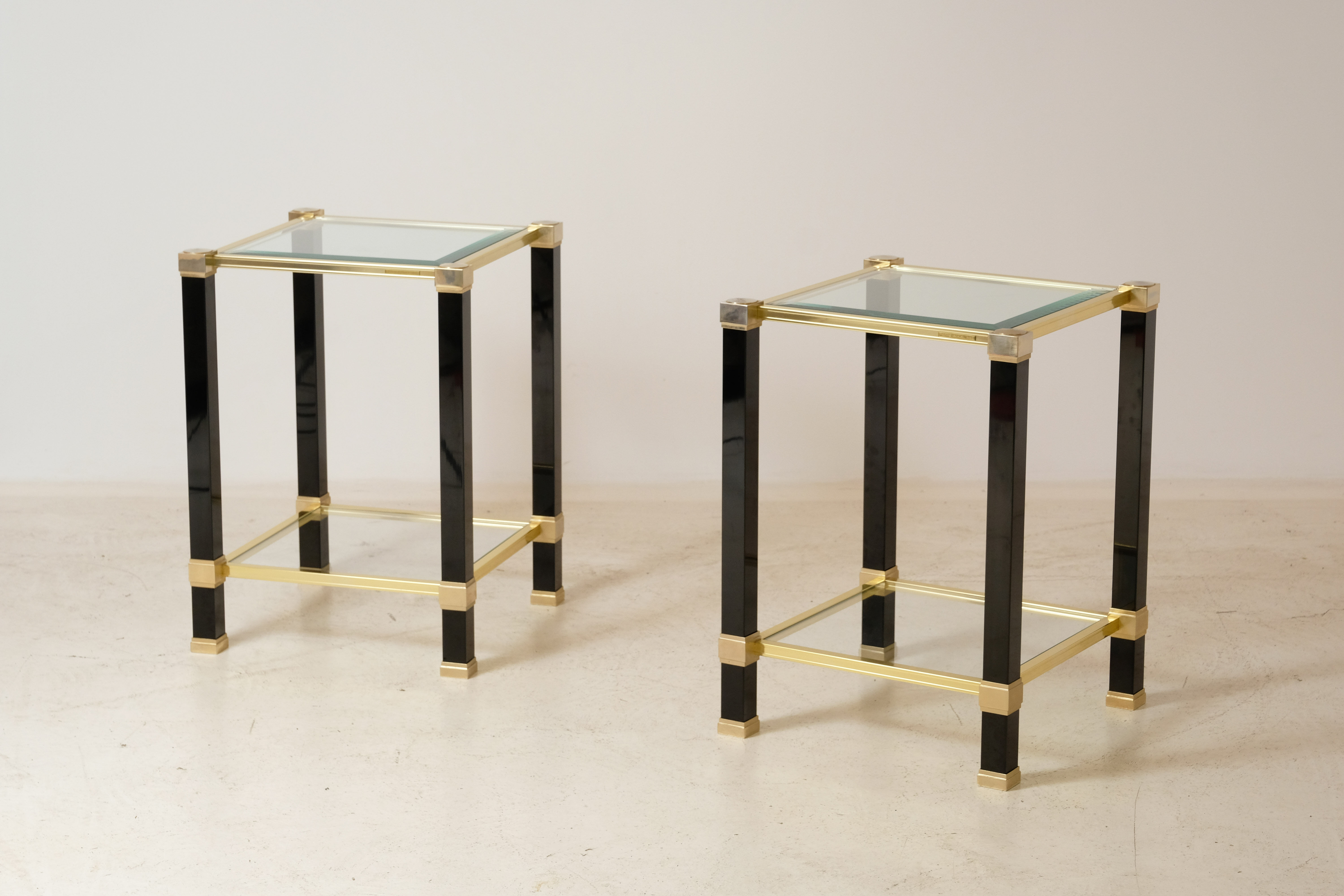 Paire de tables d’appoint ou chevets par Pierre Vandel 1970