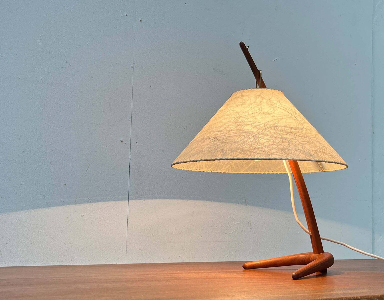 Dornstab table lamp in modern teak from the mid-century by A. Pöll for Kalmar, Vienna, 1950s.