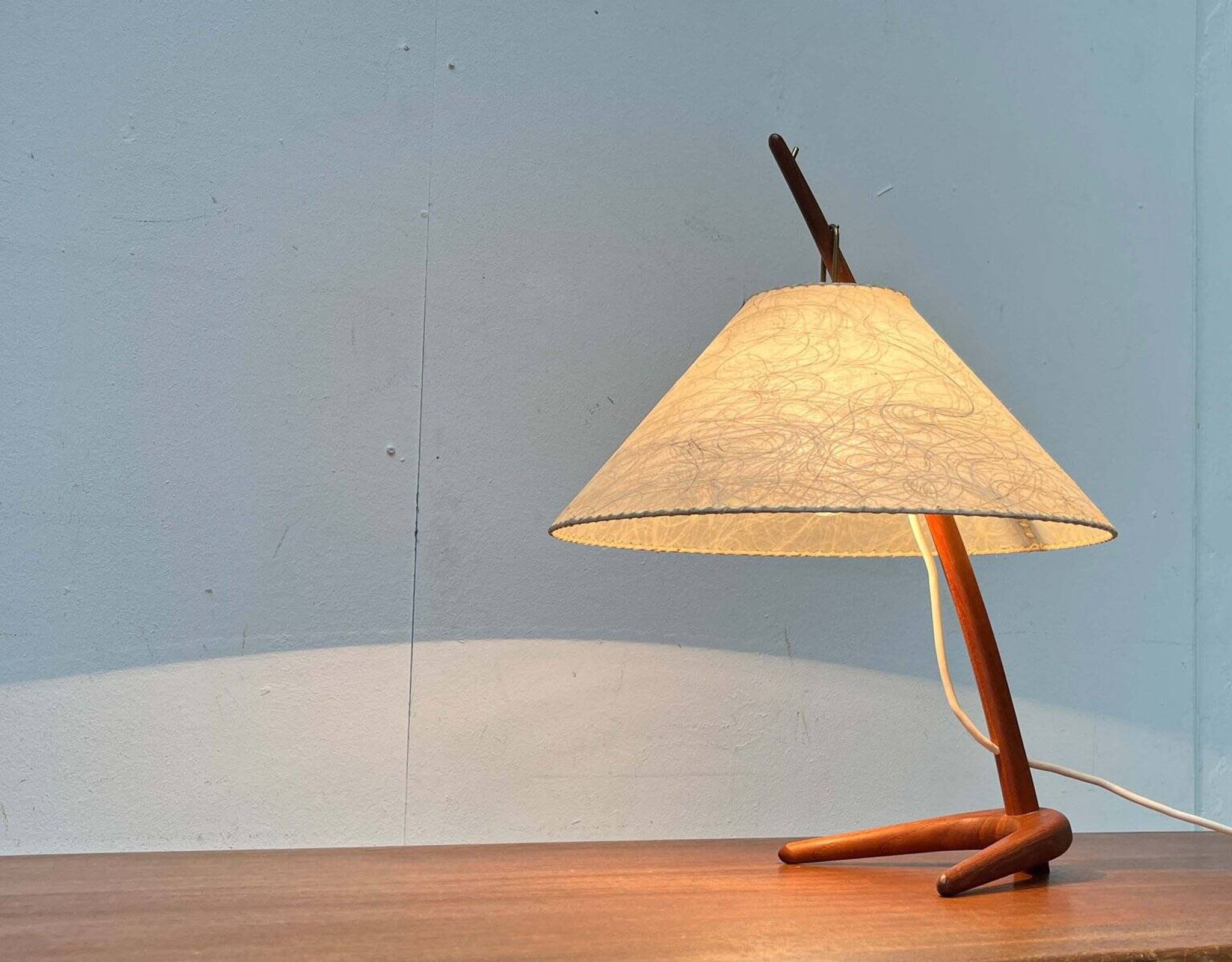 Dornstab table lamp in modern teak from the mid-century by A. Pöll for Kalmar, Vienna, 1950s.