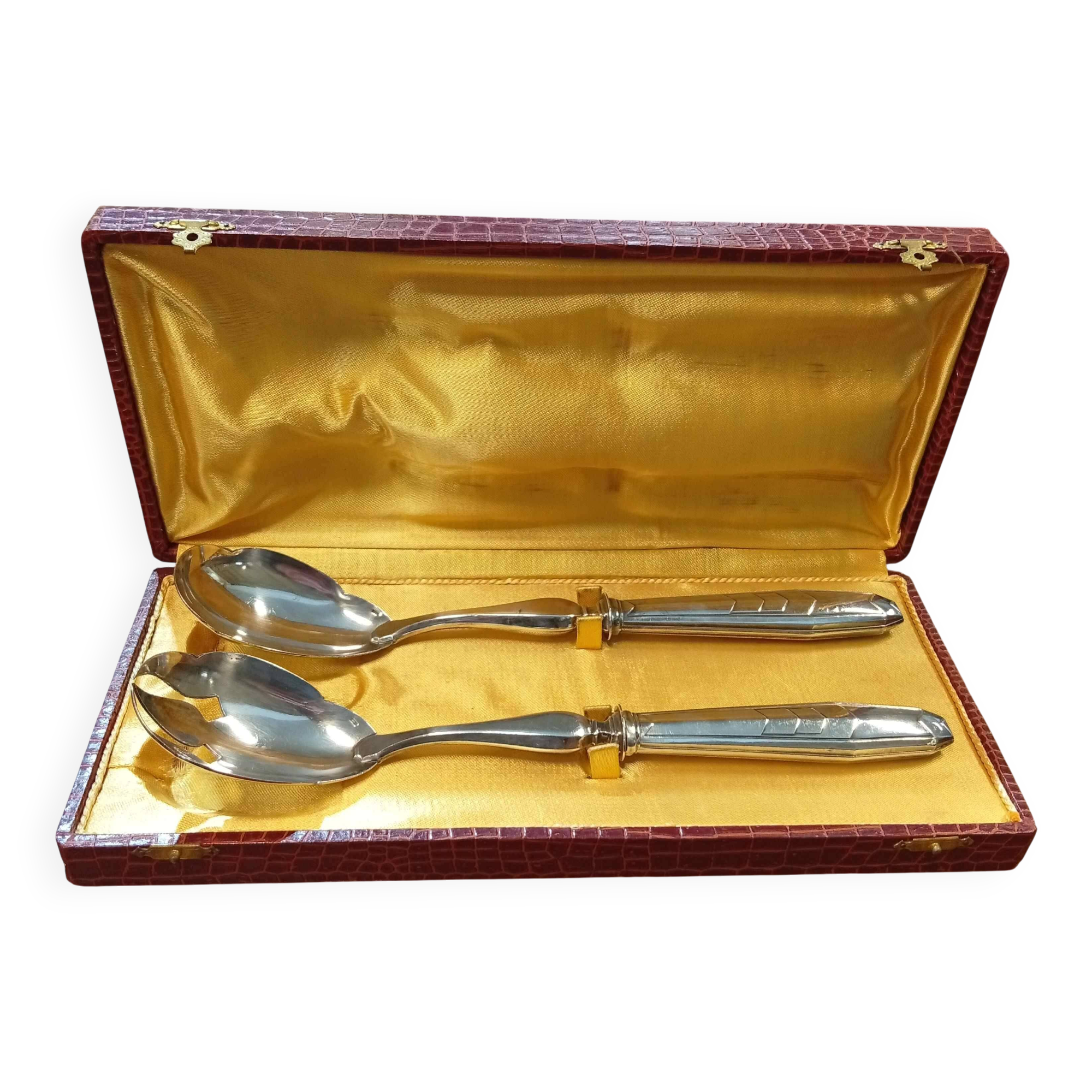 Silver-plated salad cutlery in their case.