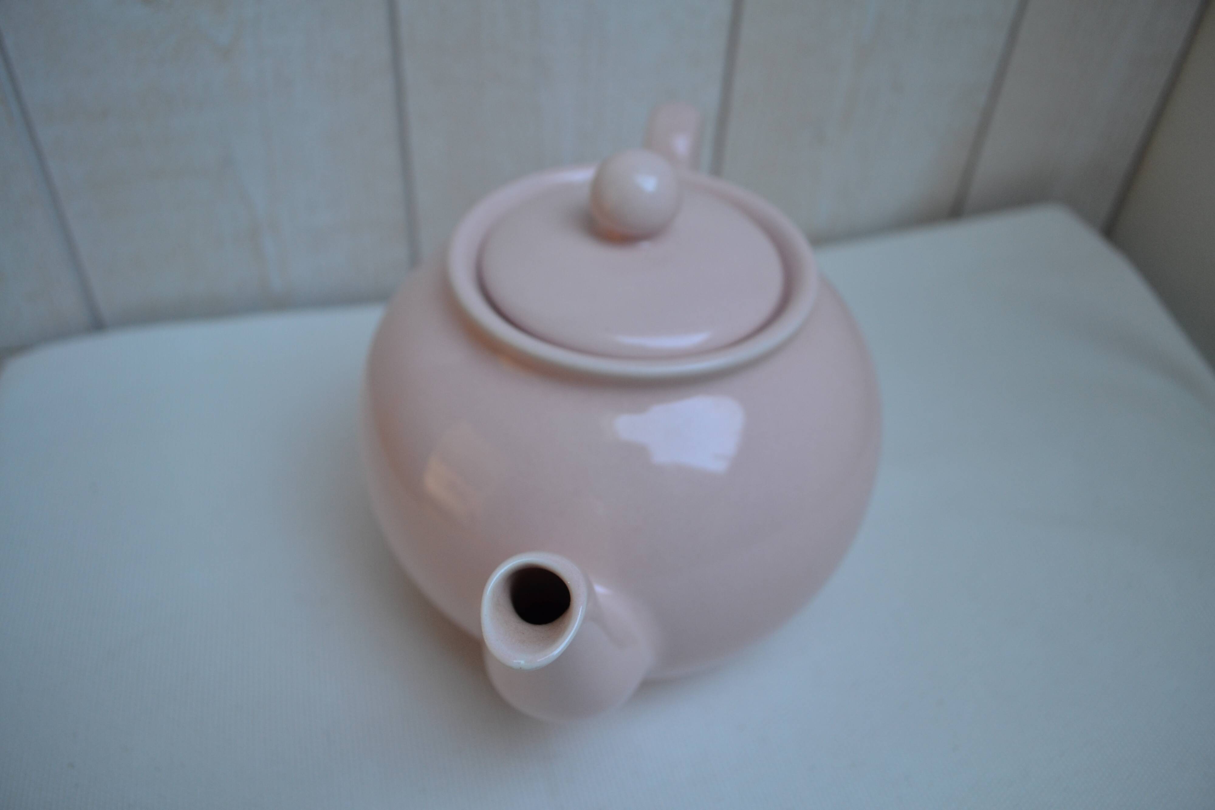 Théière rose vintage