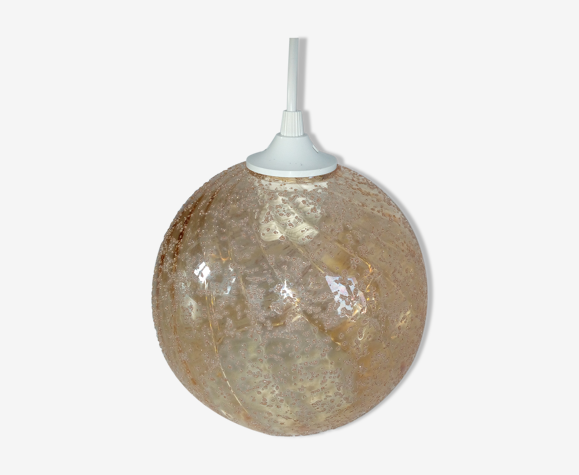 Suspension globe boule en verre ambré granuleux