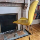 chaises gainées de cuir jaune 60's