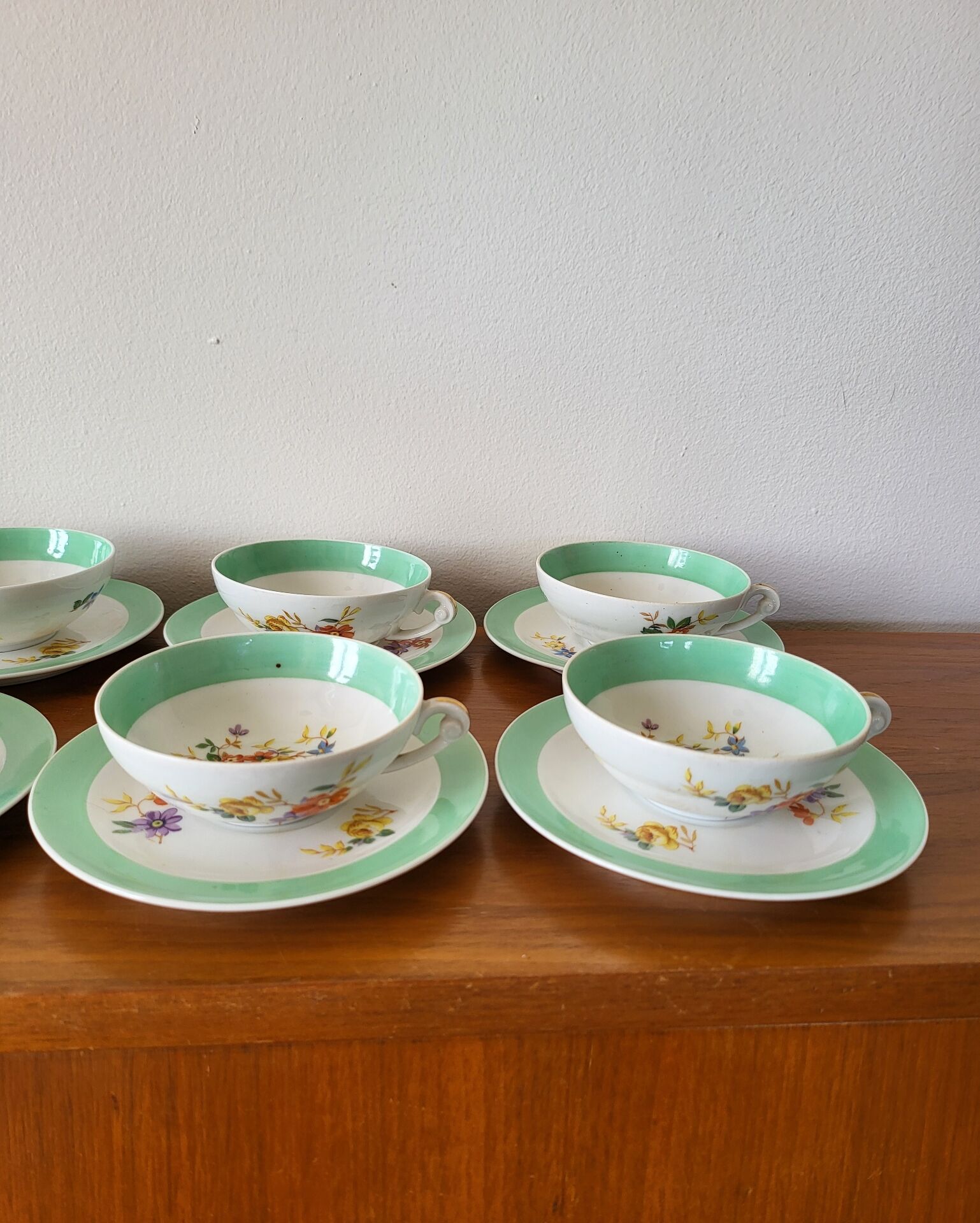 Ensemble de 8 tasses à thé ou café en porcelaine de Limoges