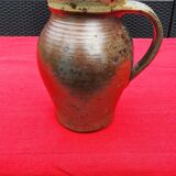 Pitcher pitcher in speckled sandstone signed