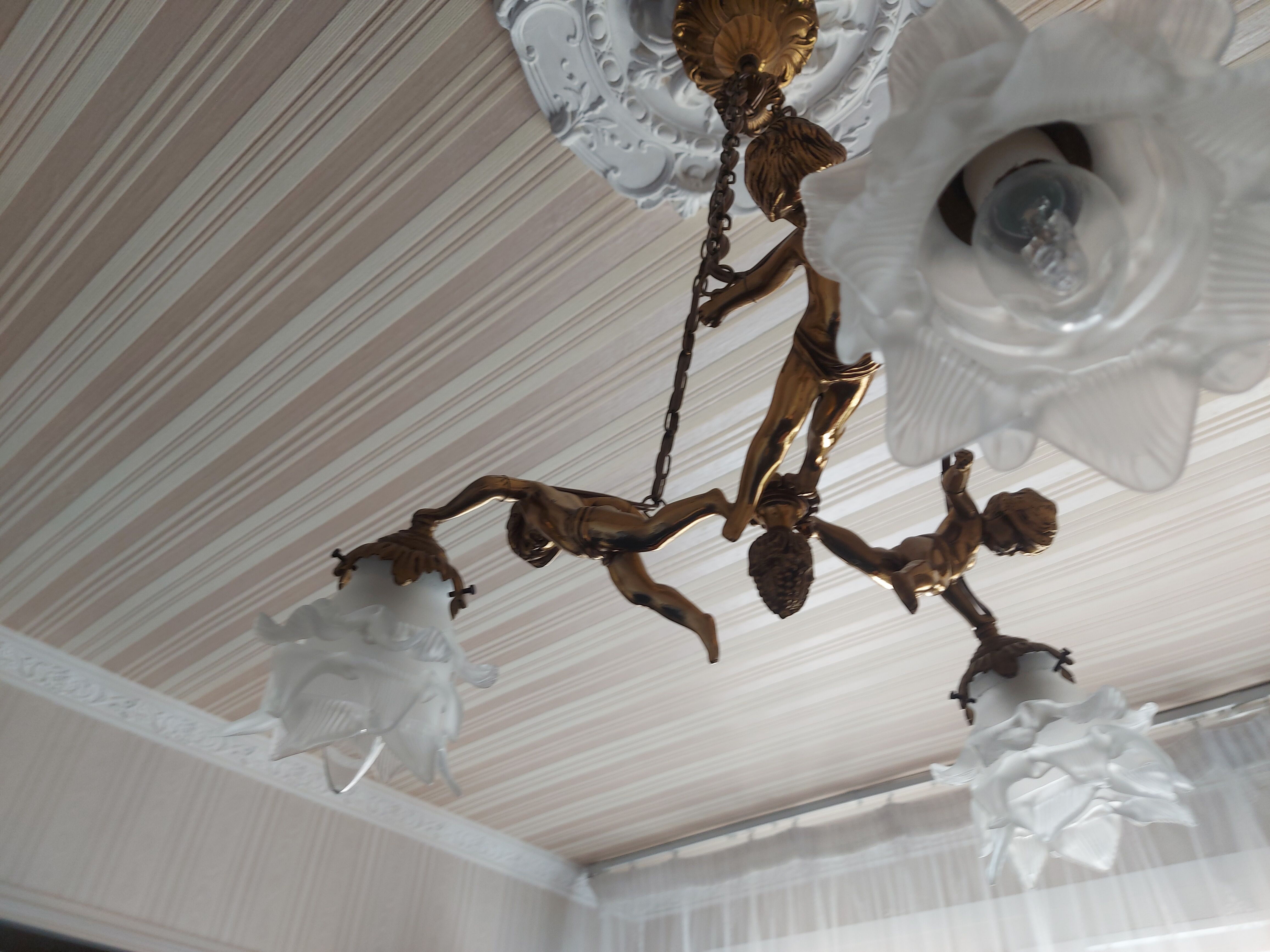 Bronze chandelier cherubs 3 fires , cherubs ( putti )