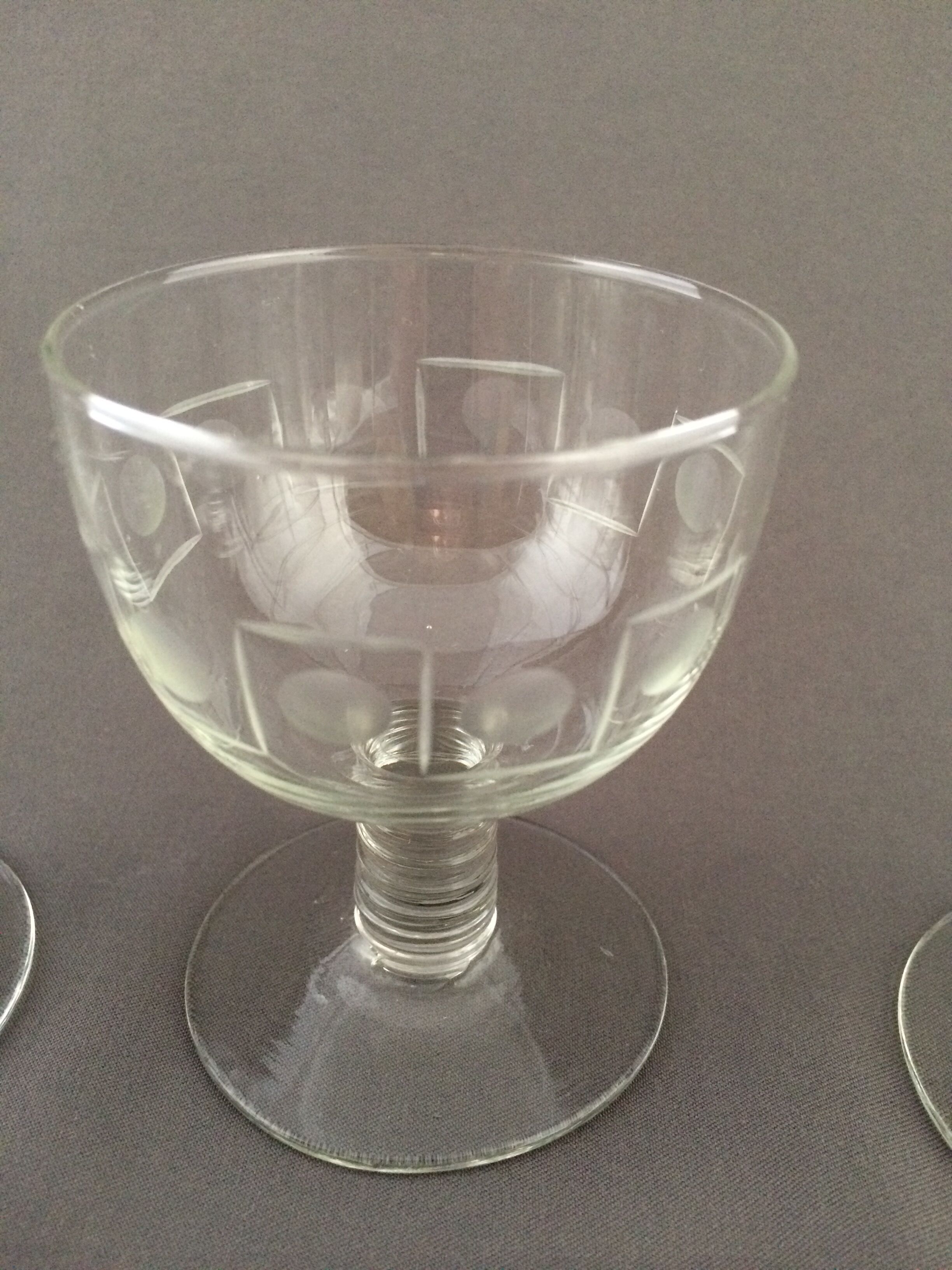 Series of 5 glasses engraved with white wine or Art Deco aperitif