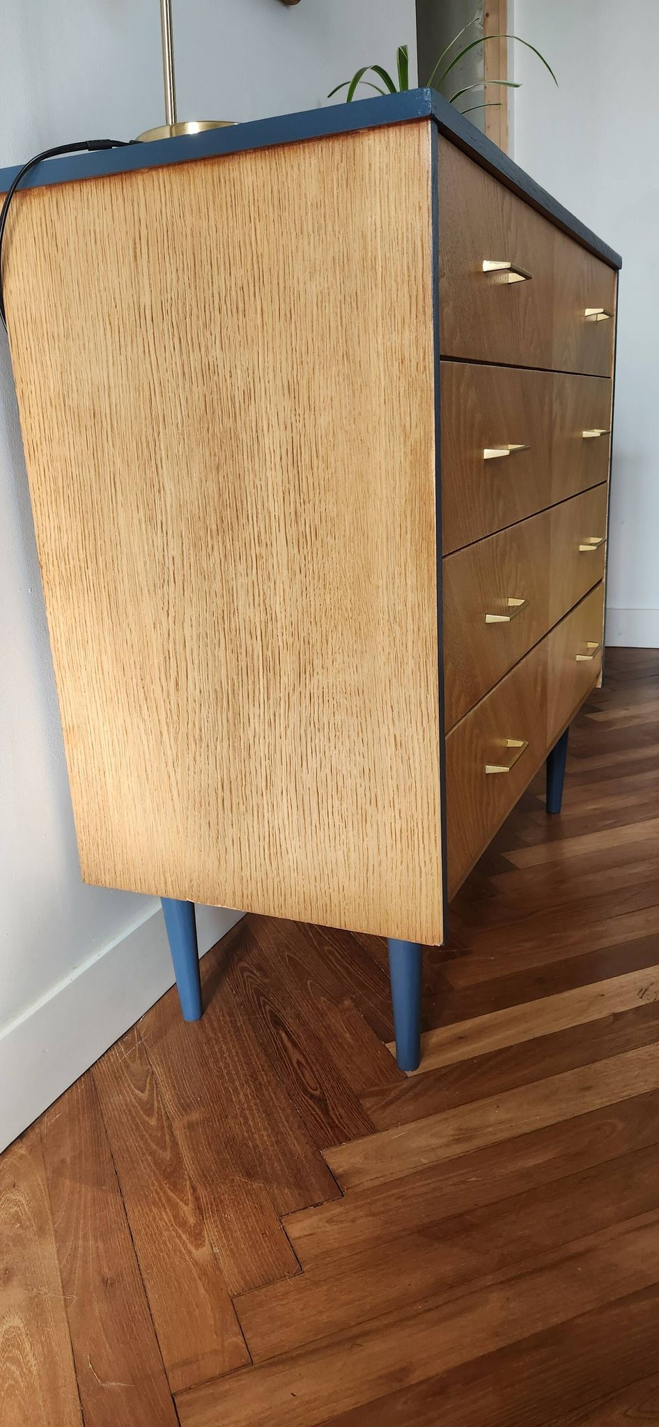 Commode 4 tiroirs bois bleue à chevrons