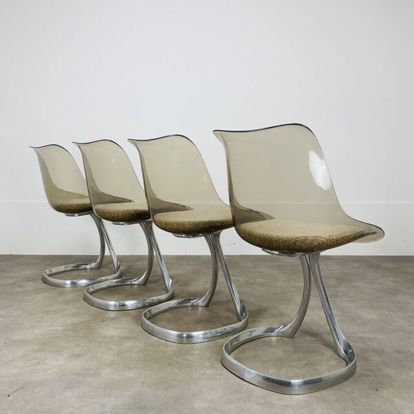 4 chaises par Michel Charron, 1970, plexiglas et aluminium