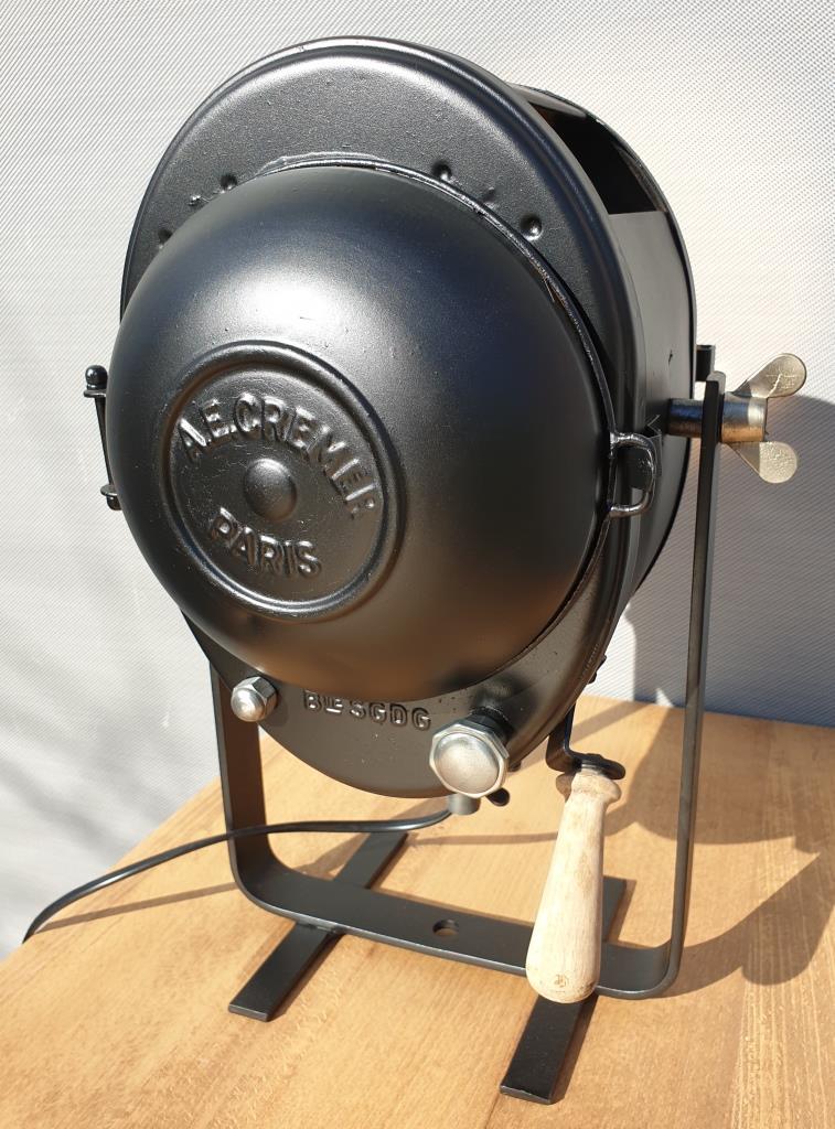 Black Cremer projector with wooden handle and pursuit