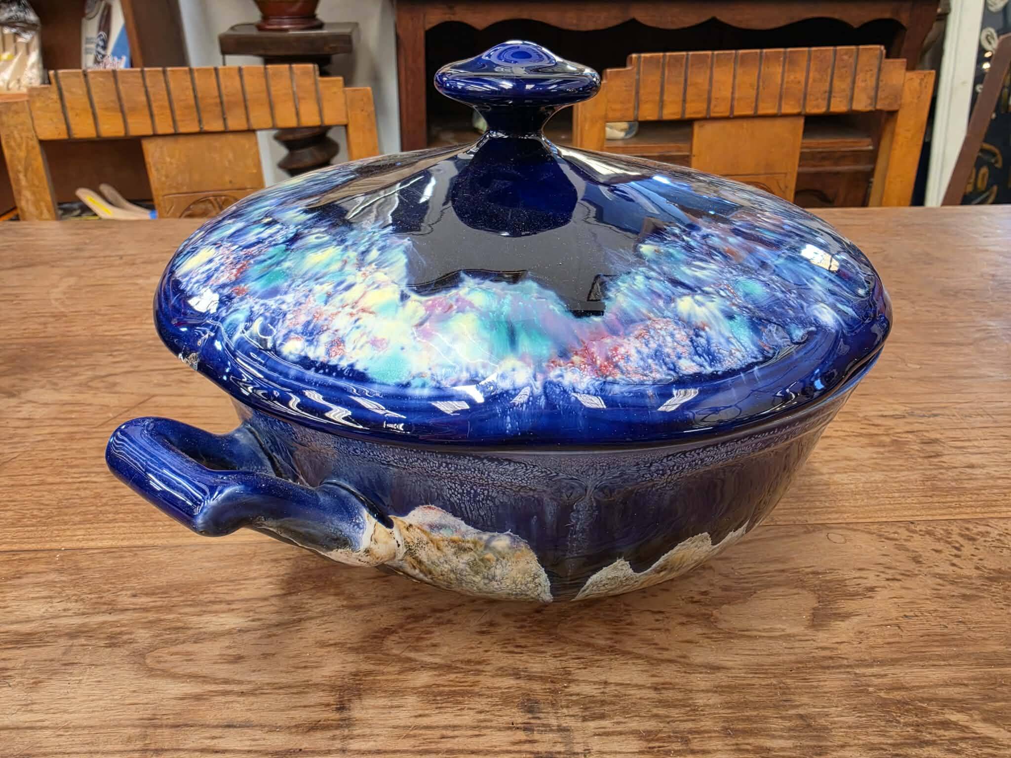 Soup tureen