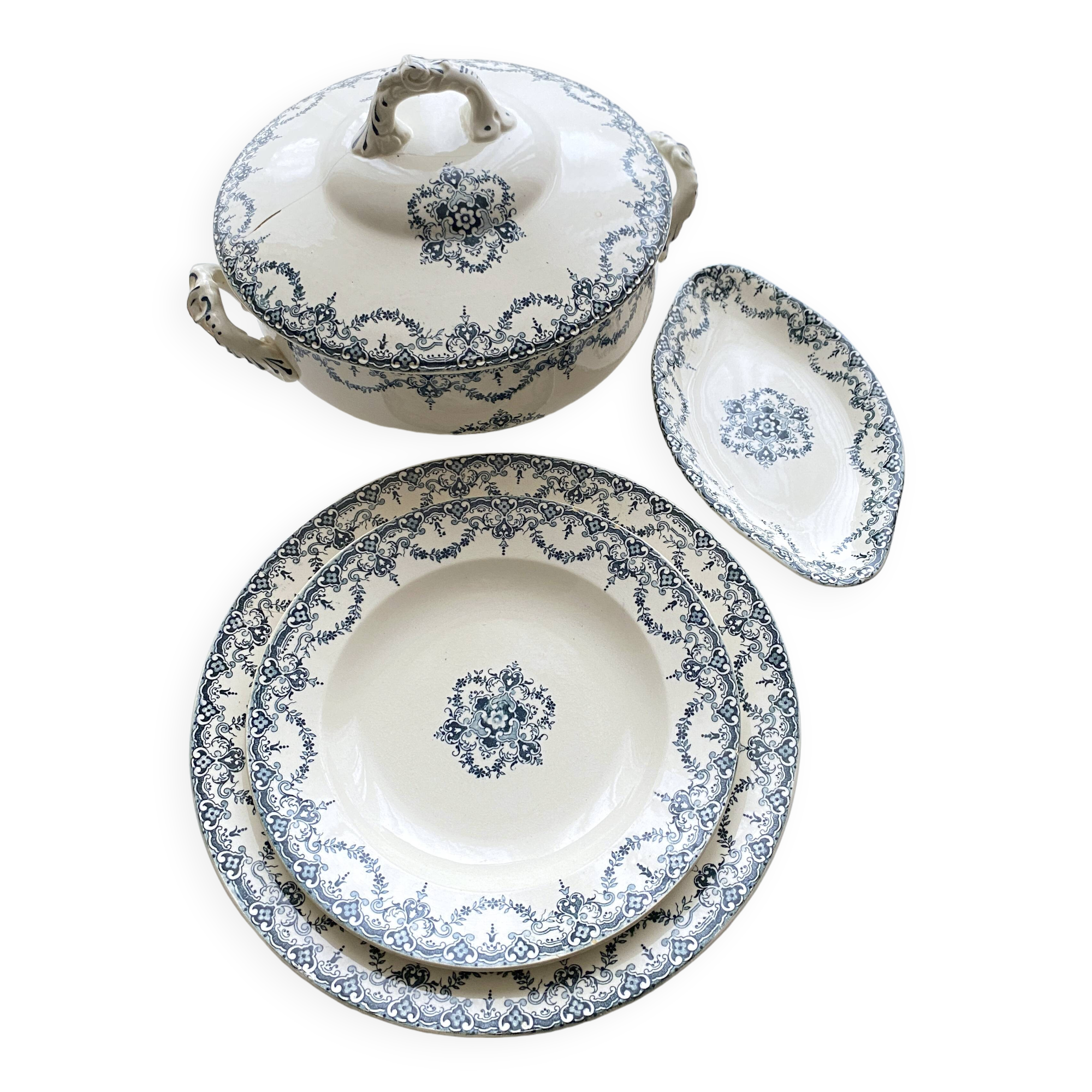 Lot of Plate, Platter, Ramier and Soup Tureen, Iron Earth, "Excelsior" service, E. Bourgeois, late 19th century