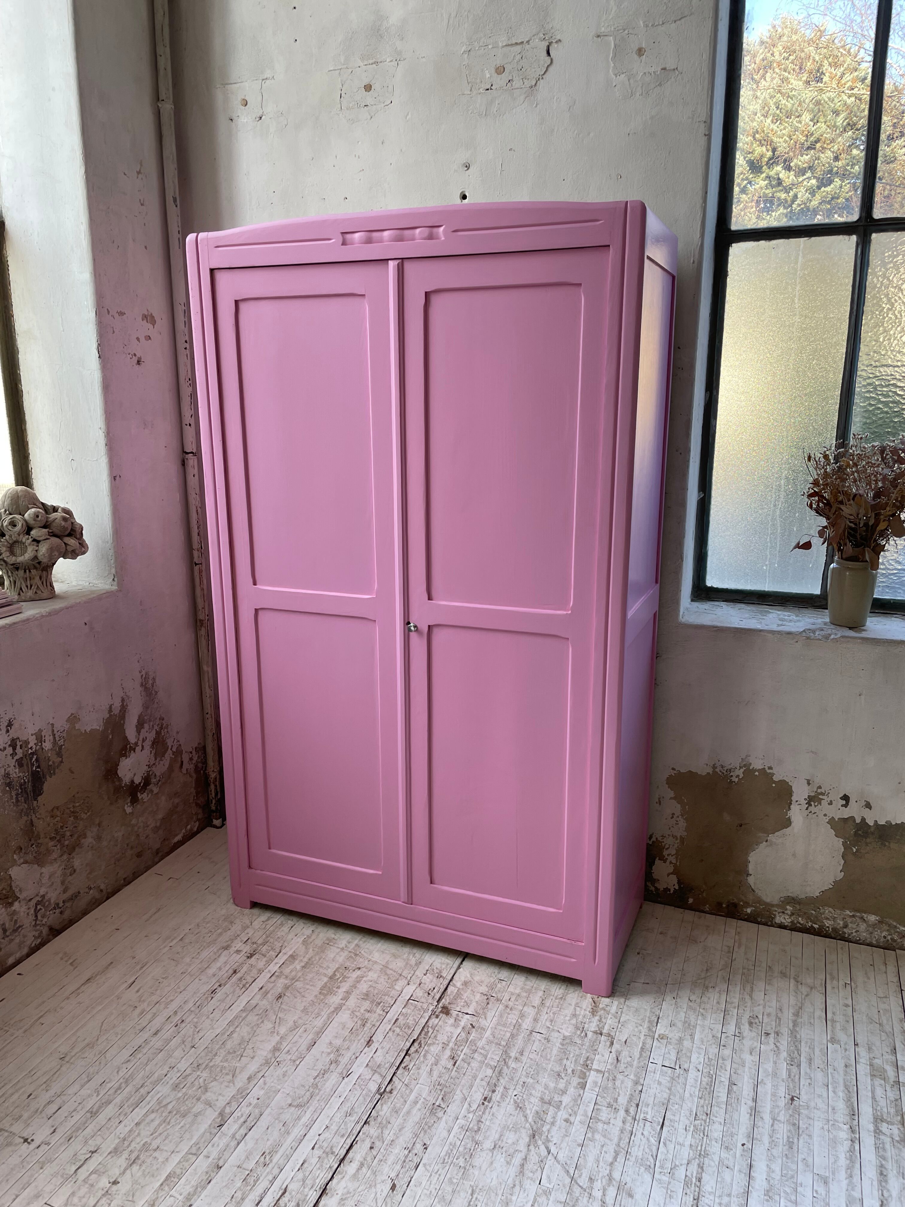 Pink knitted cabinet