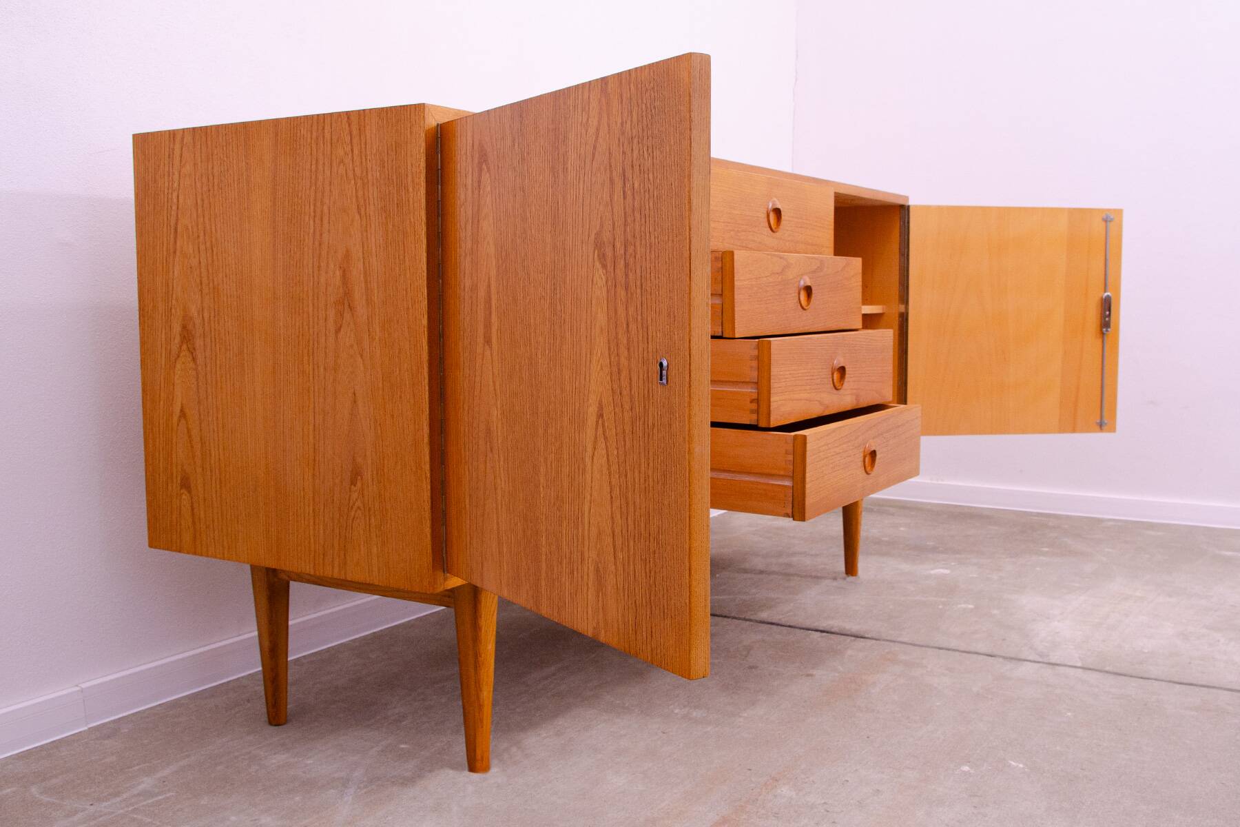 Buffet de style scandinave entièrement restauré par Sedláček & Vyčítal, Tchécoslovaquie, années 1960