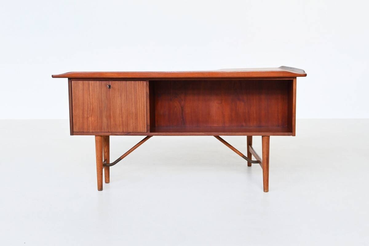 Peter Løvig Nielsen boomerang writing desk in teak Løvig Denmark 1960