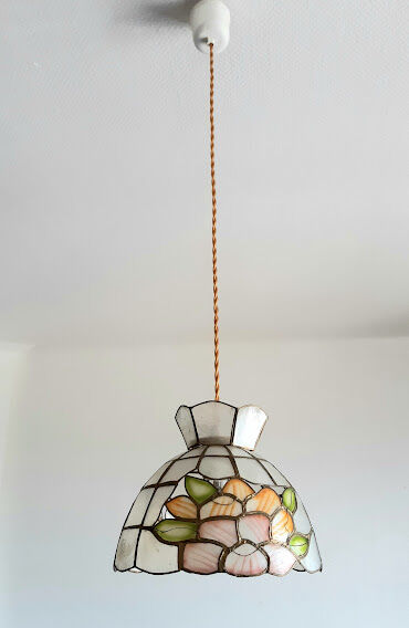 Mother-of-pearl suspension with art deco flowers